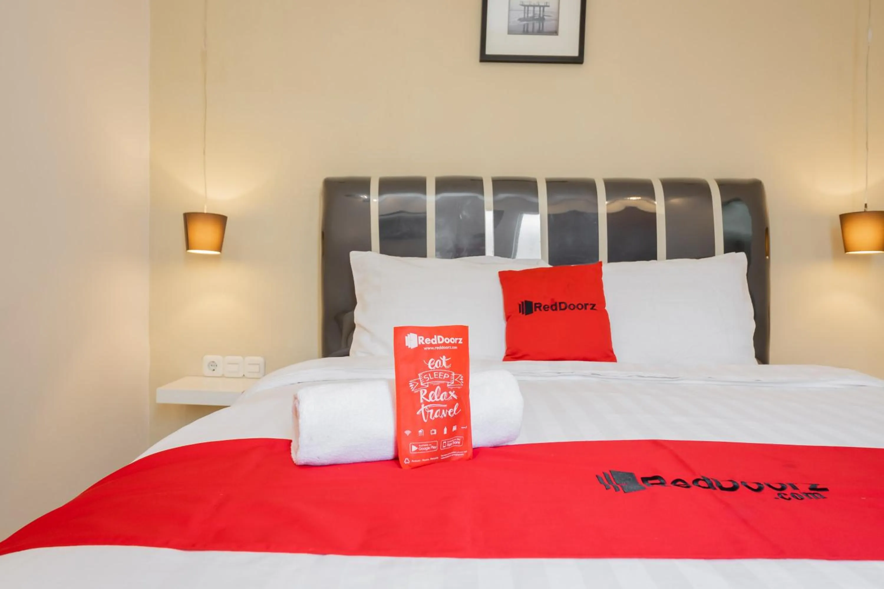 Bed in RedDoorz near Transmart Kalimalang