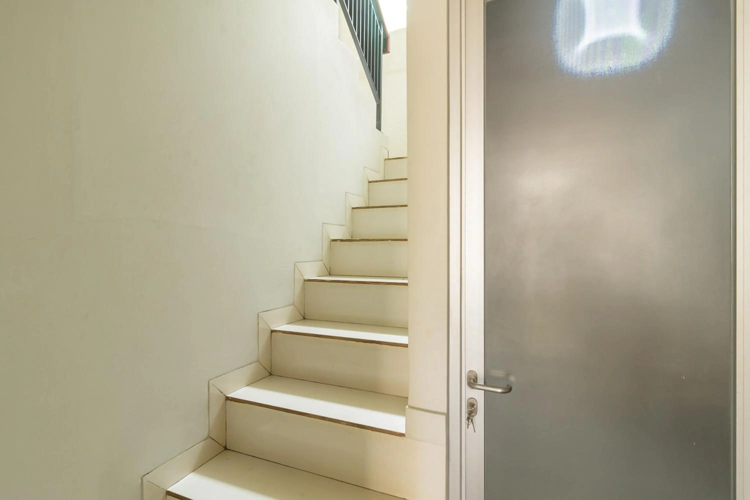 Property building in RedDoorz near Transmart Kalimalang