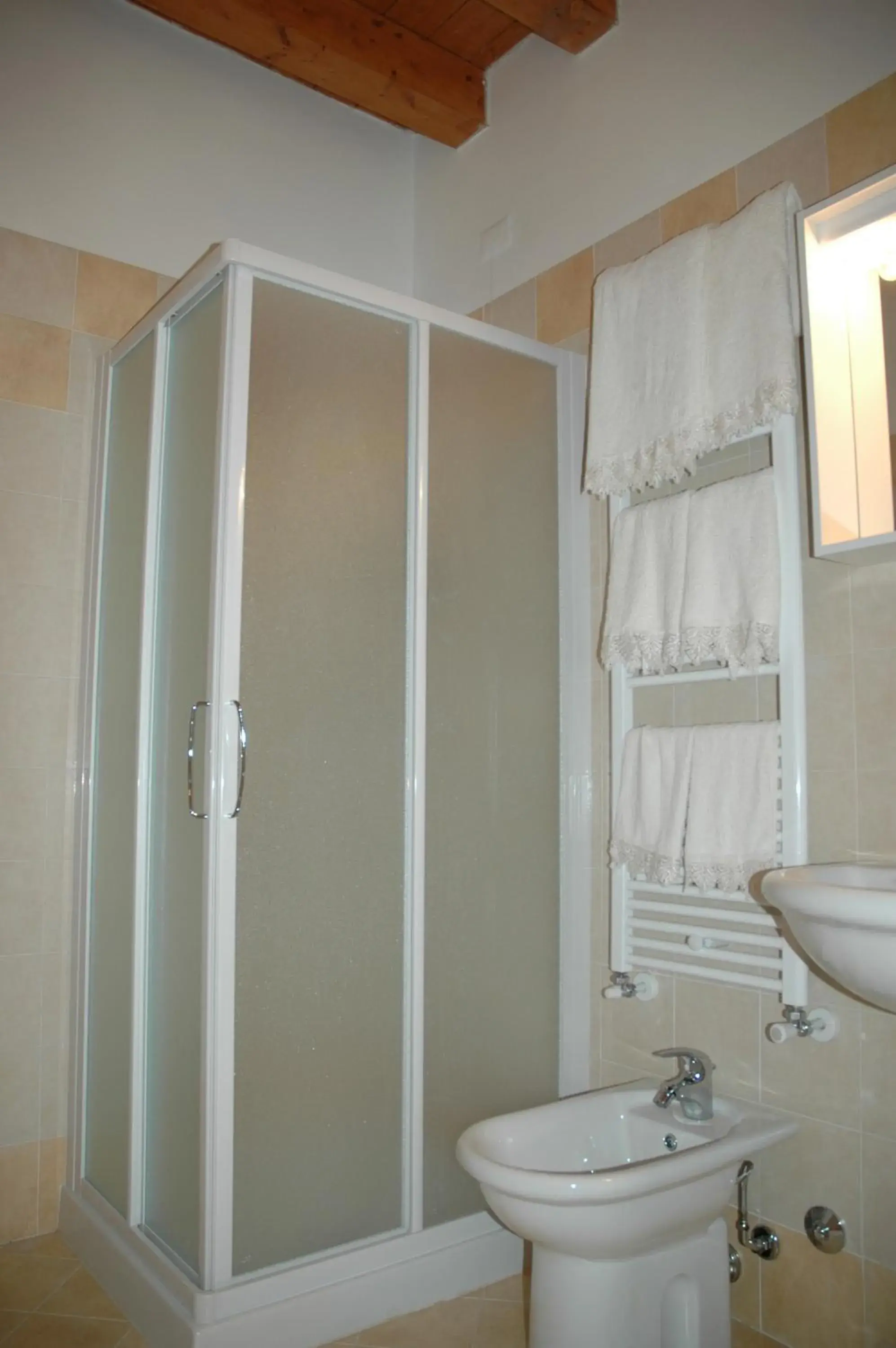 Large Double Room in Rose Rosse Large Double Room in Rose Rosse