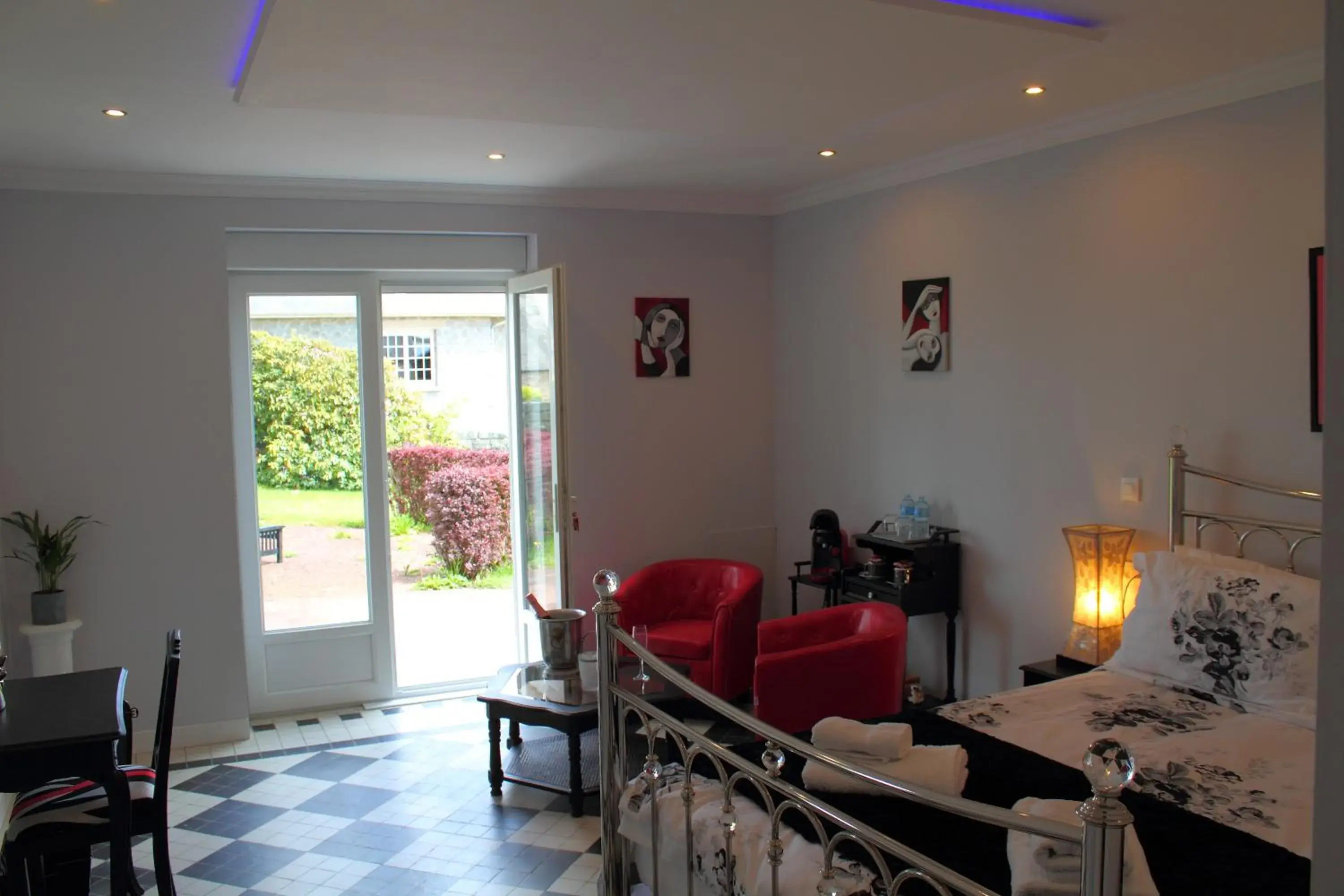 Deluxe Family Suite in Le Potier Jovial Deluxe Family Suite in Le Potier Jovial