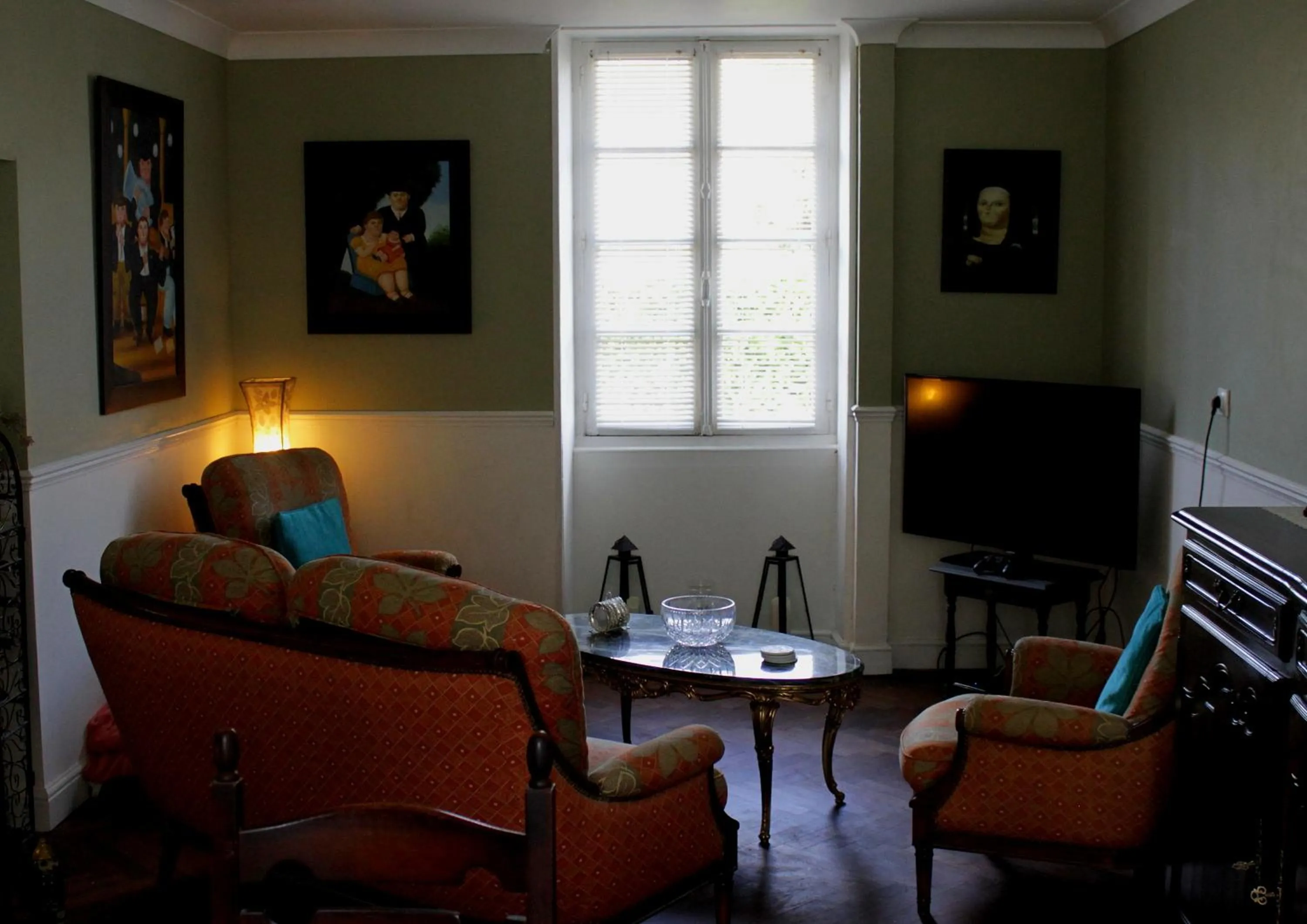 Communal lounge/ TV room in Le Potier Jovial