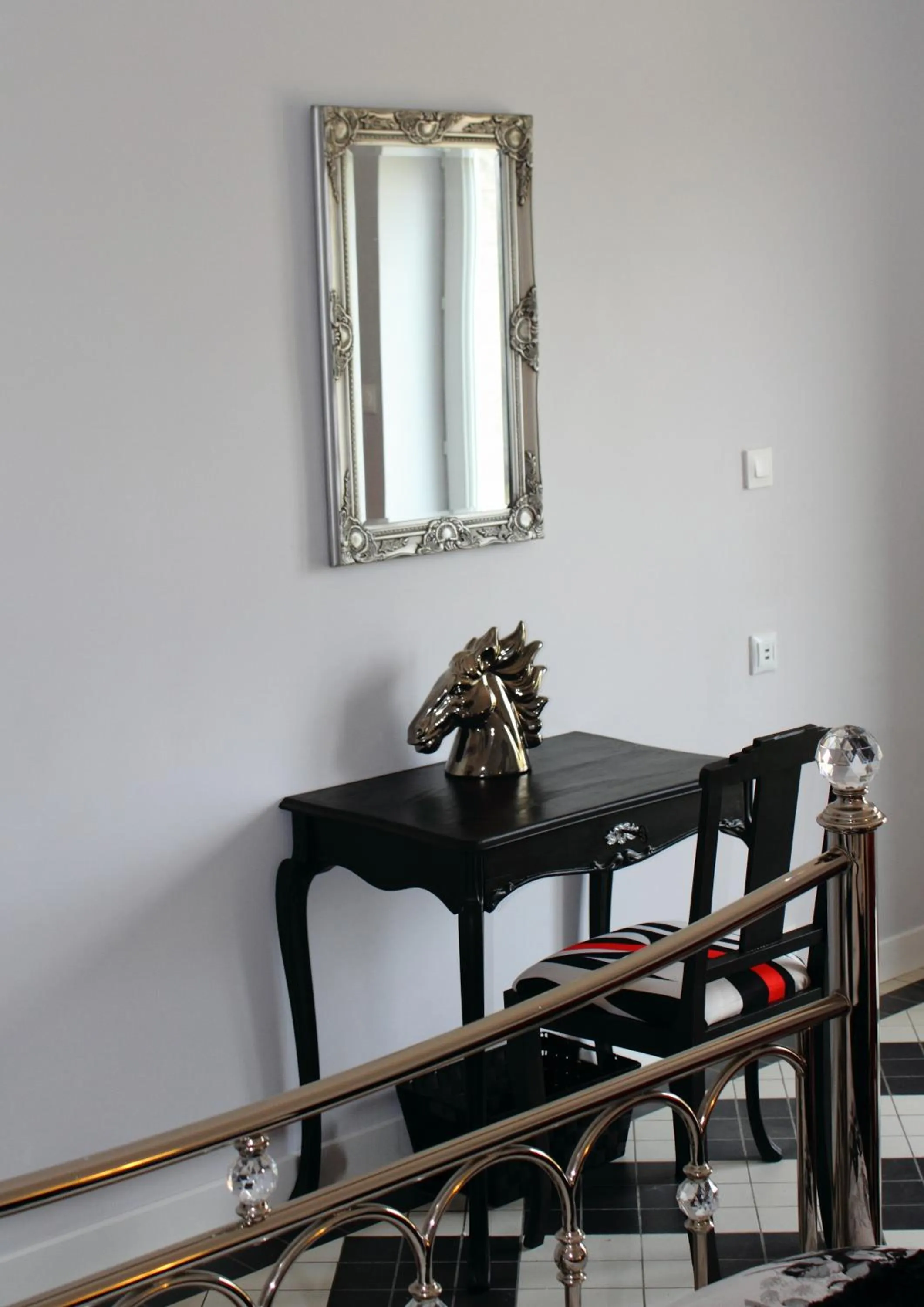 Decorative detail in Le Potier Jovial