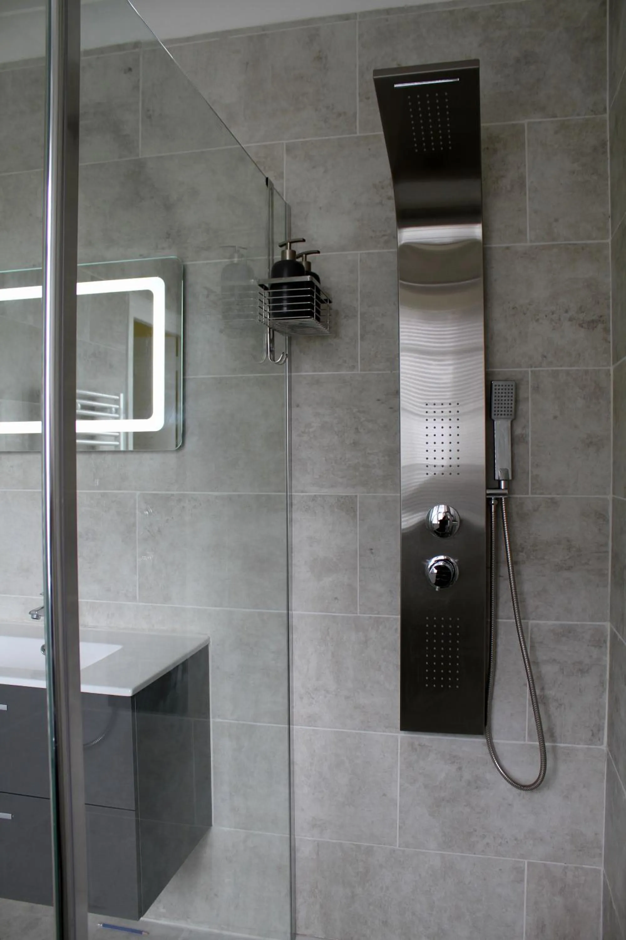 Shower in Le Potier Jovial