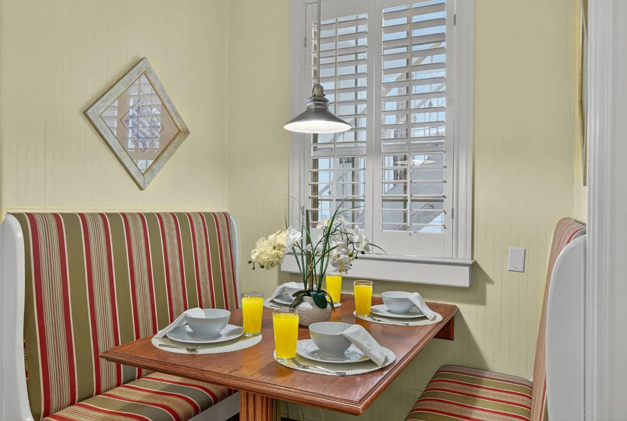 Luxury Golf Course Private Retreat with Heated Swimming Pool