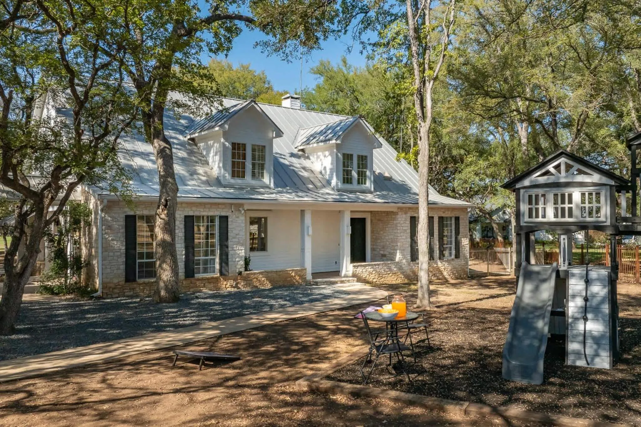 Luxury Golf Course Private Retreat with Heated Swimming Pool