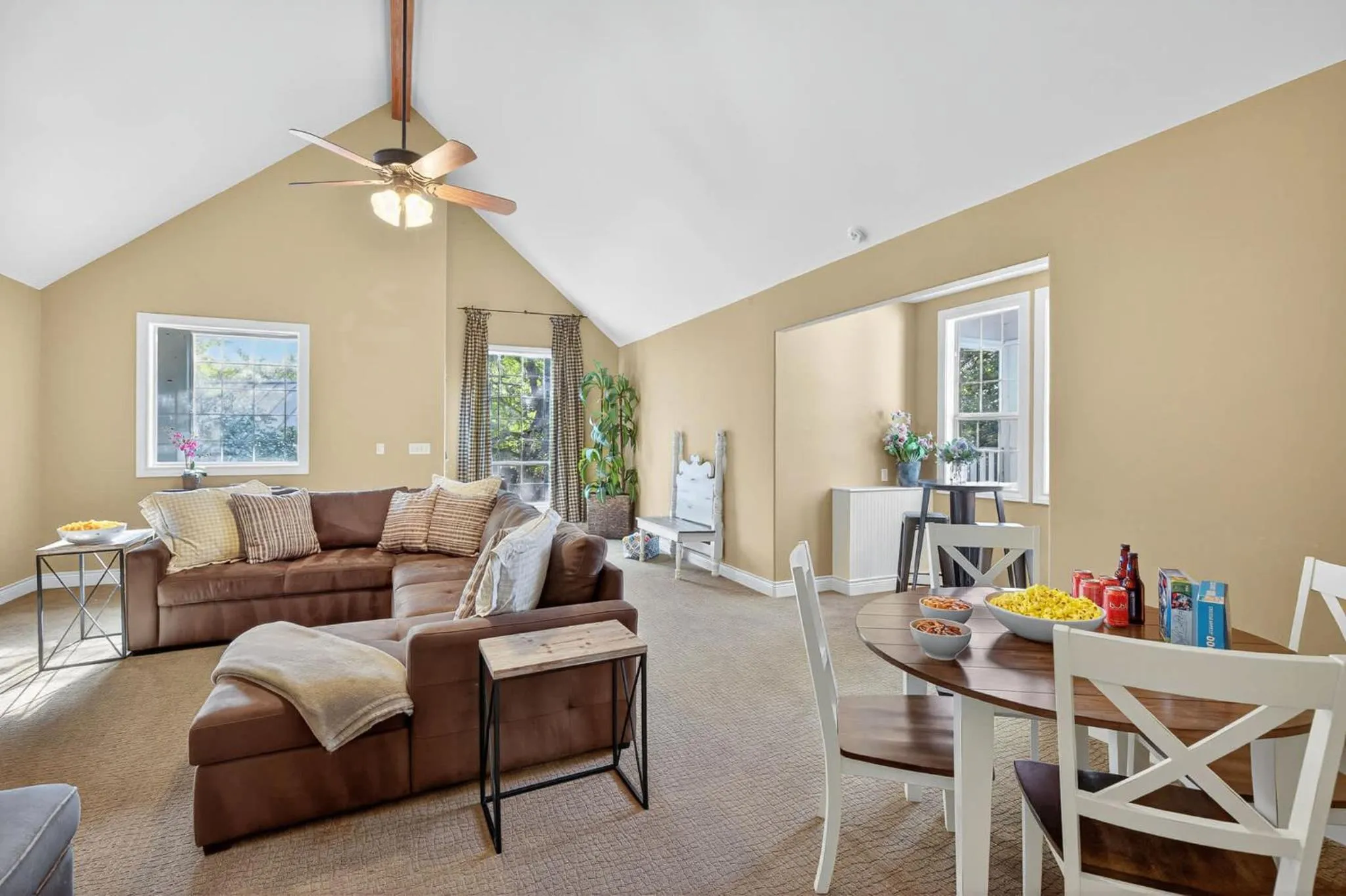 Luxury Golf Course Private Retreat with Heated Swimming Pool