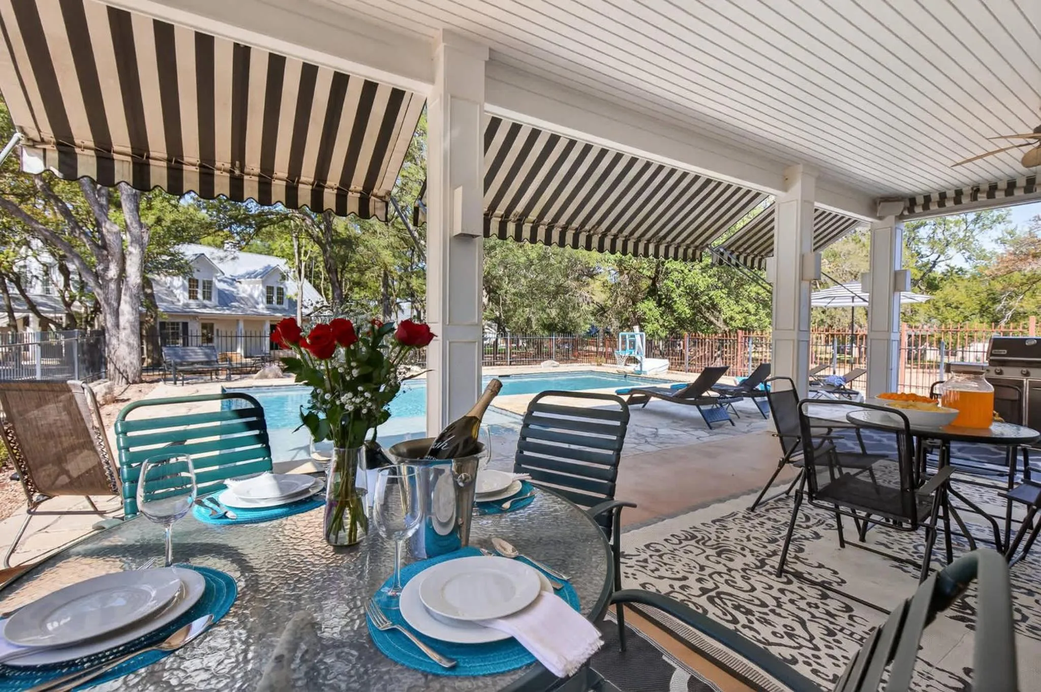 Luxury Golf Course Private Retreat with Heated Swimming Pool