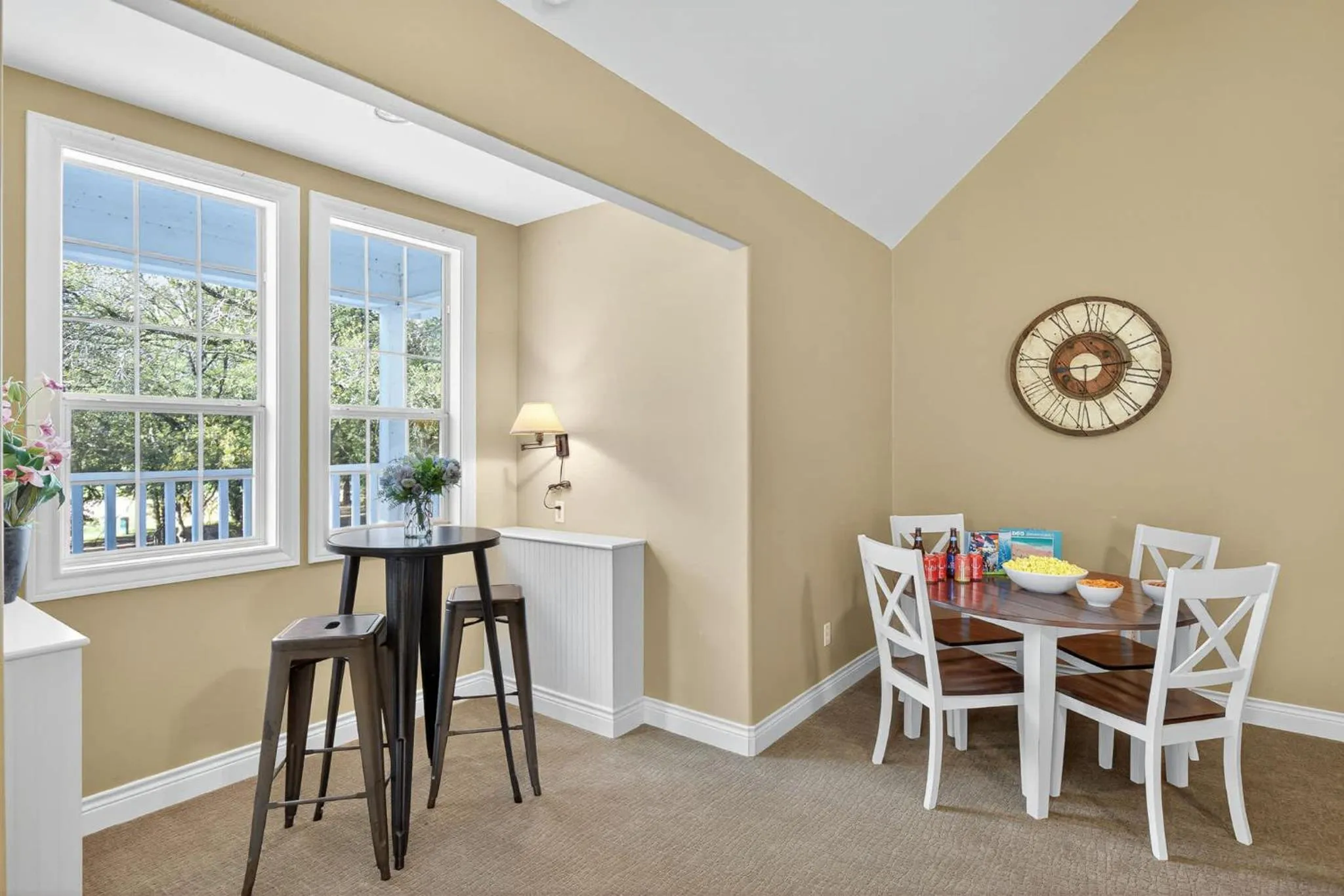 Luxury Golf Course Private Retreat with Heated Swimming Pool