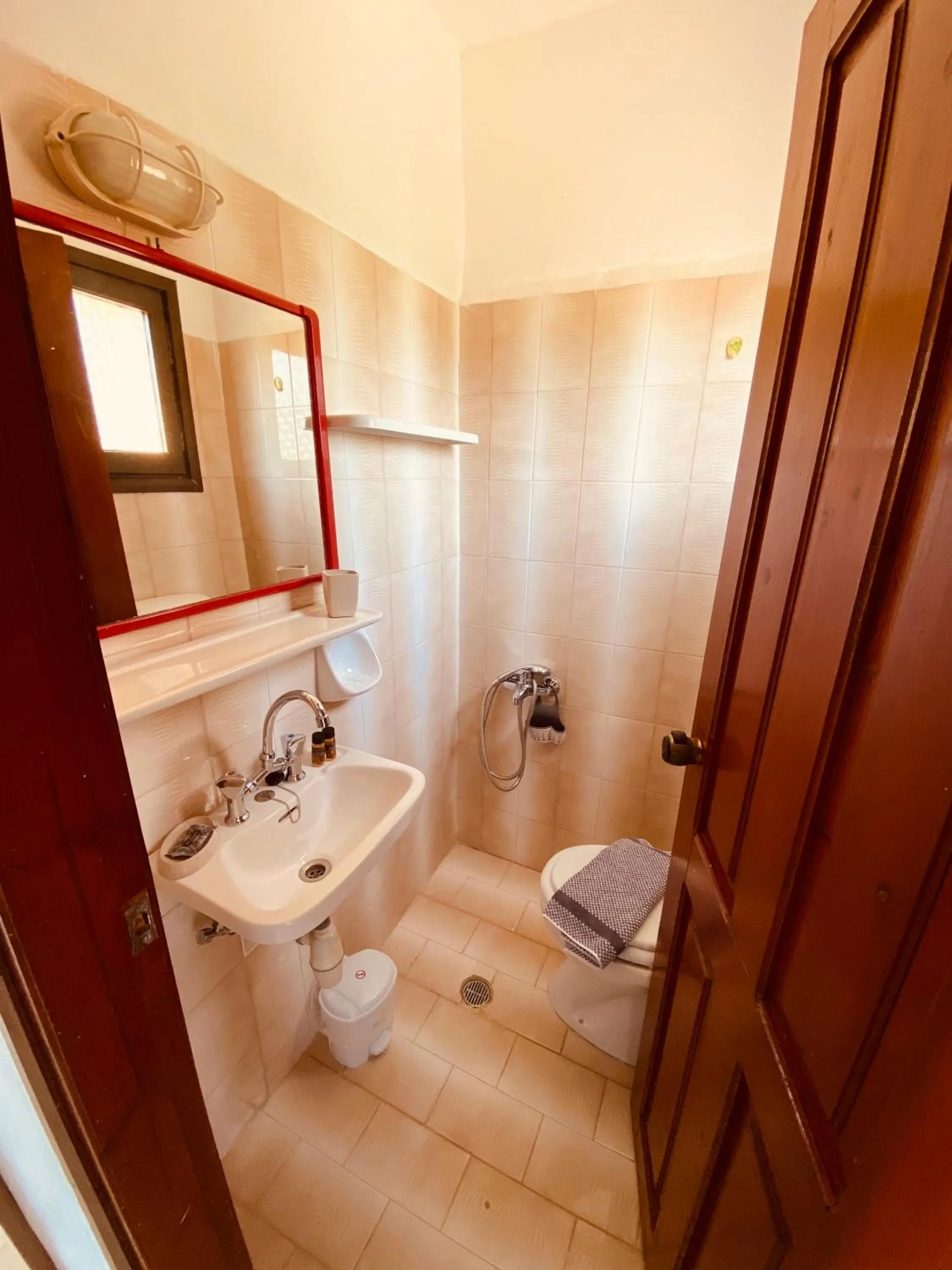 Toilet in Gregory Village Sea View