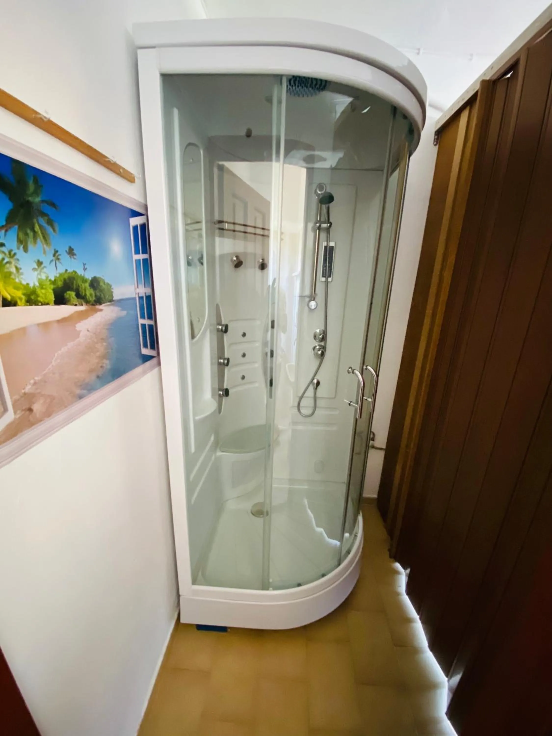 Shower in Gregory Village Sea View