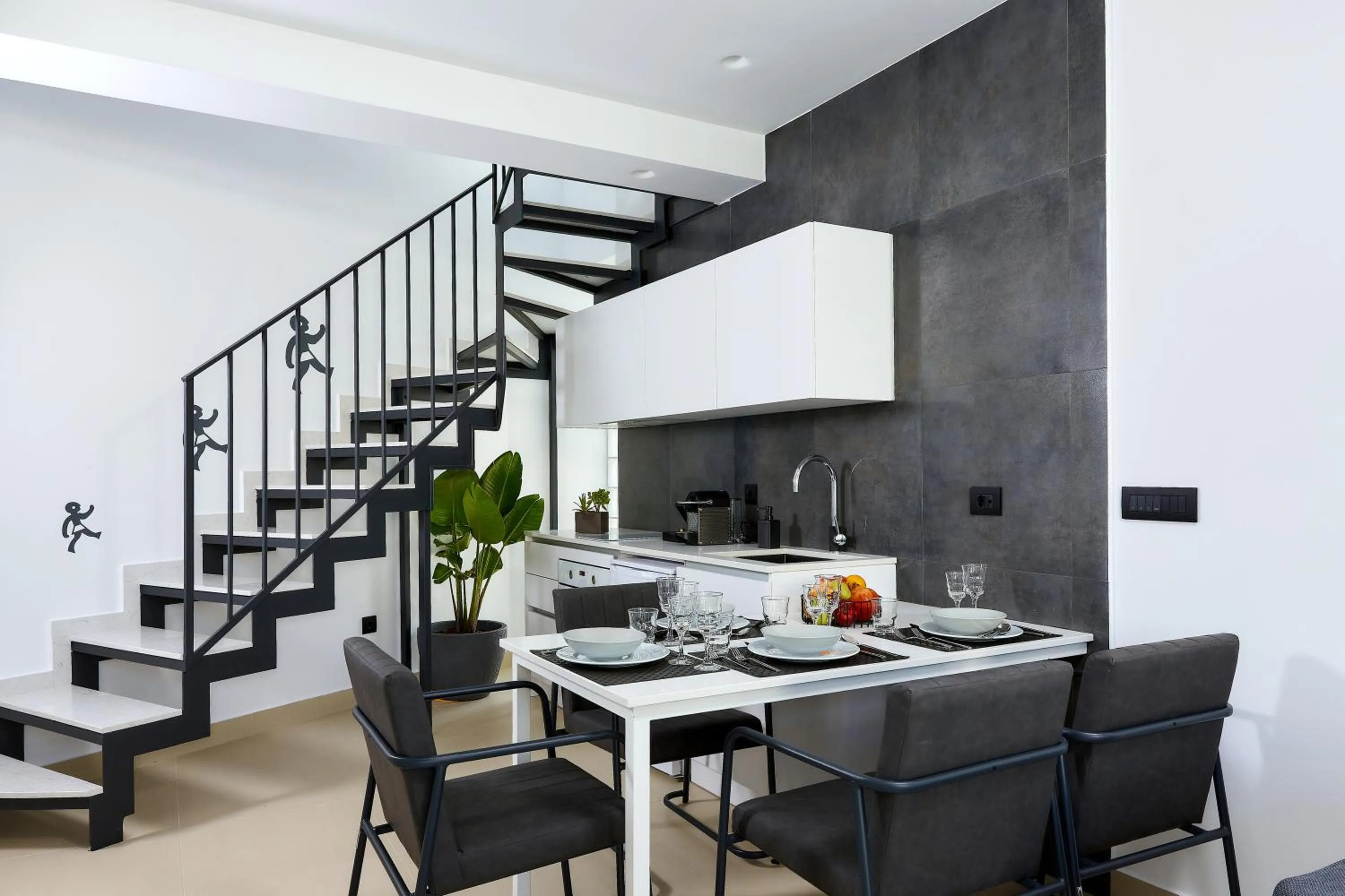 Kitchen or kitchenette in City Lion by Semavί