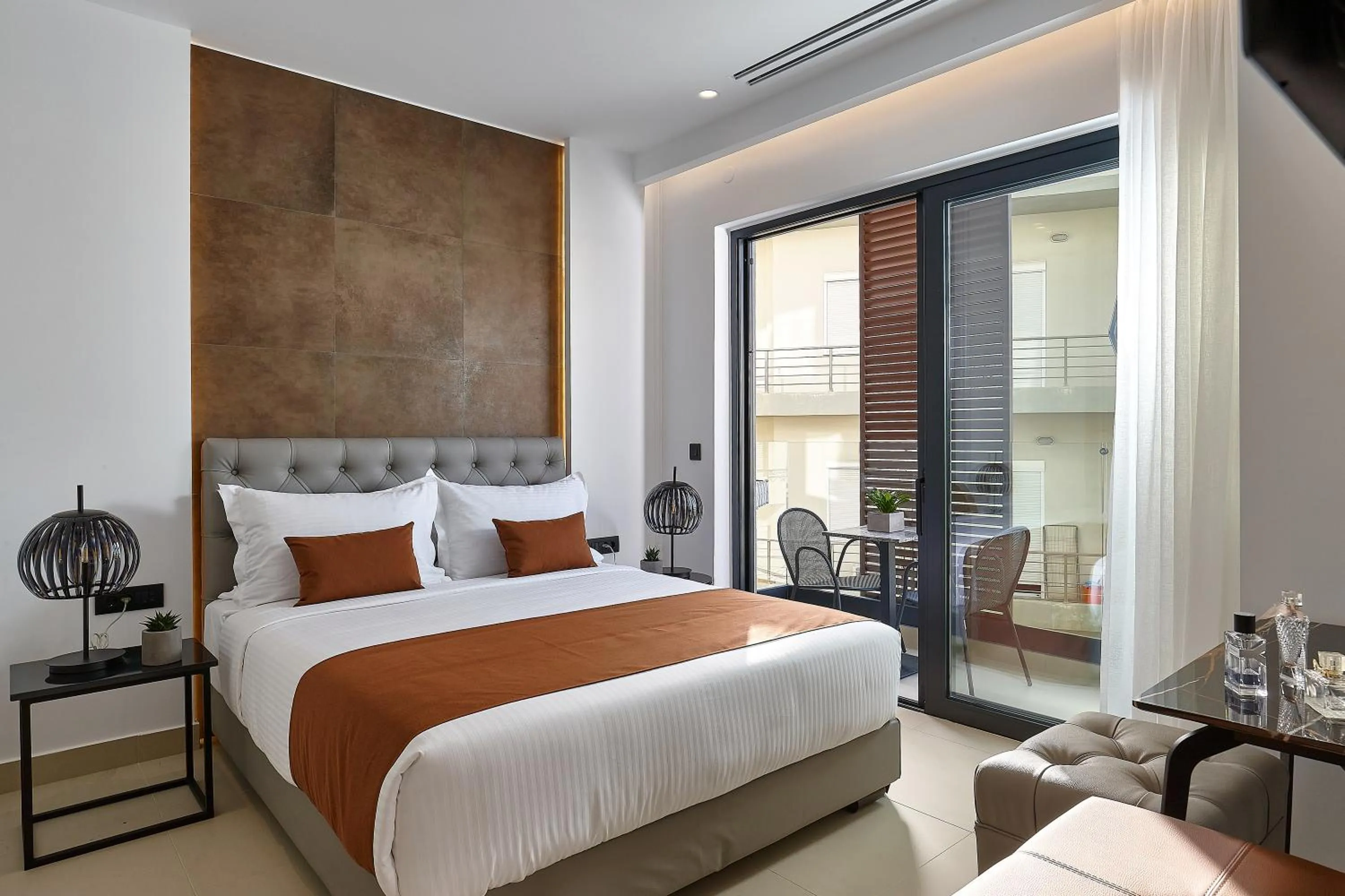 Bed in City Lion by Semavί