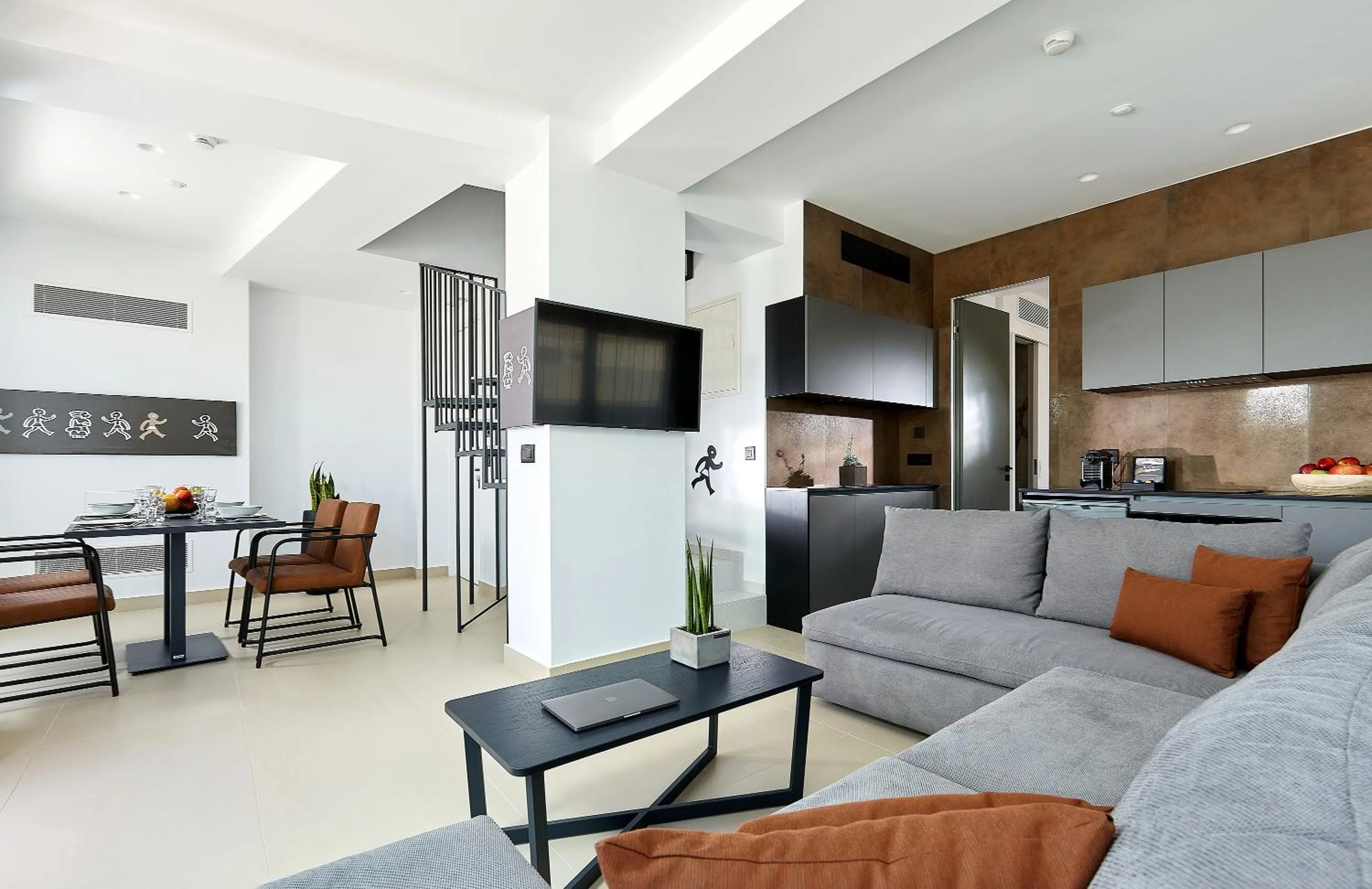 Kitchen or kitchenette in City Lion by Semavί