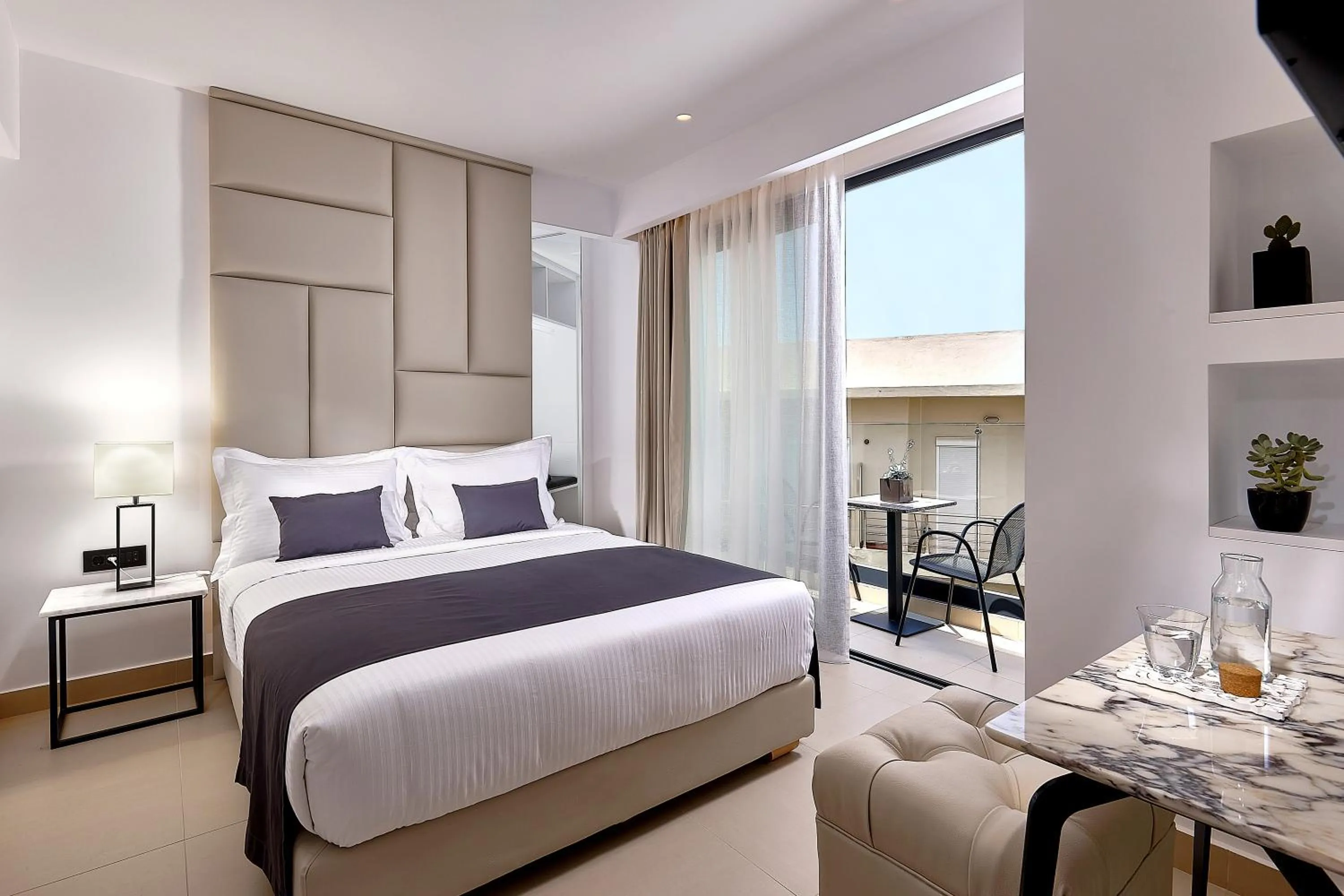 Bed in City Lion by Semavί