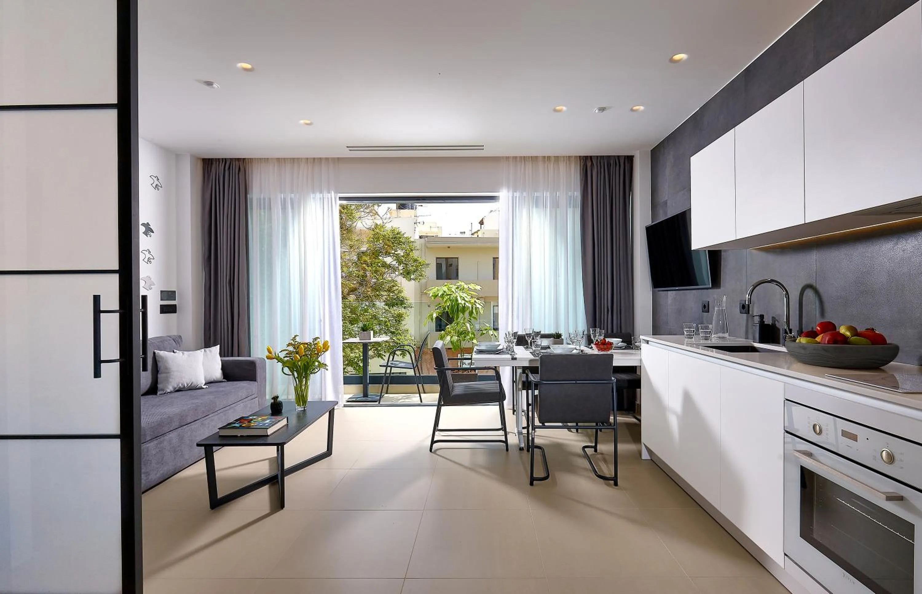 Kitchen or kitchenette in City Lion by Semavί