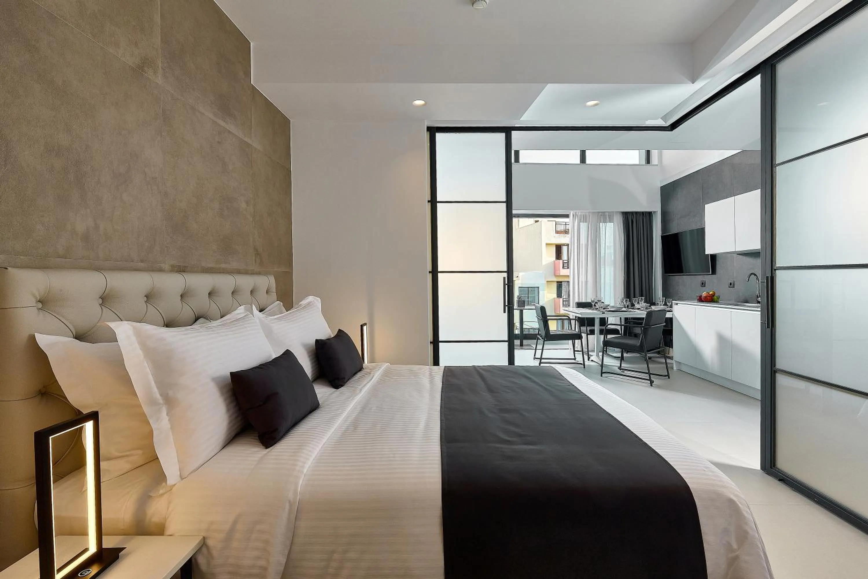 Bed in City Lion by Semavί