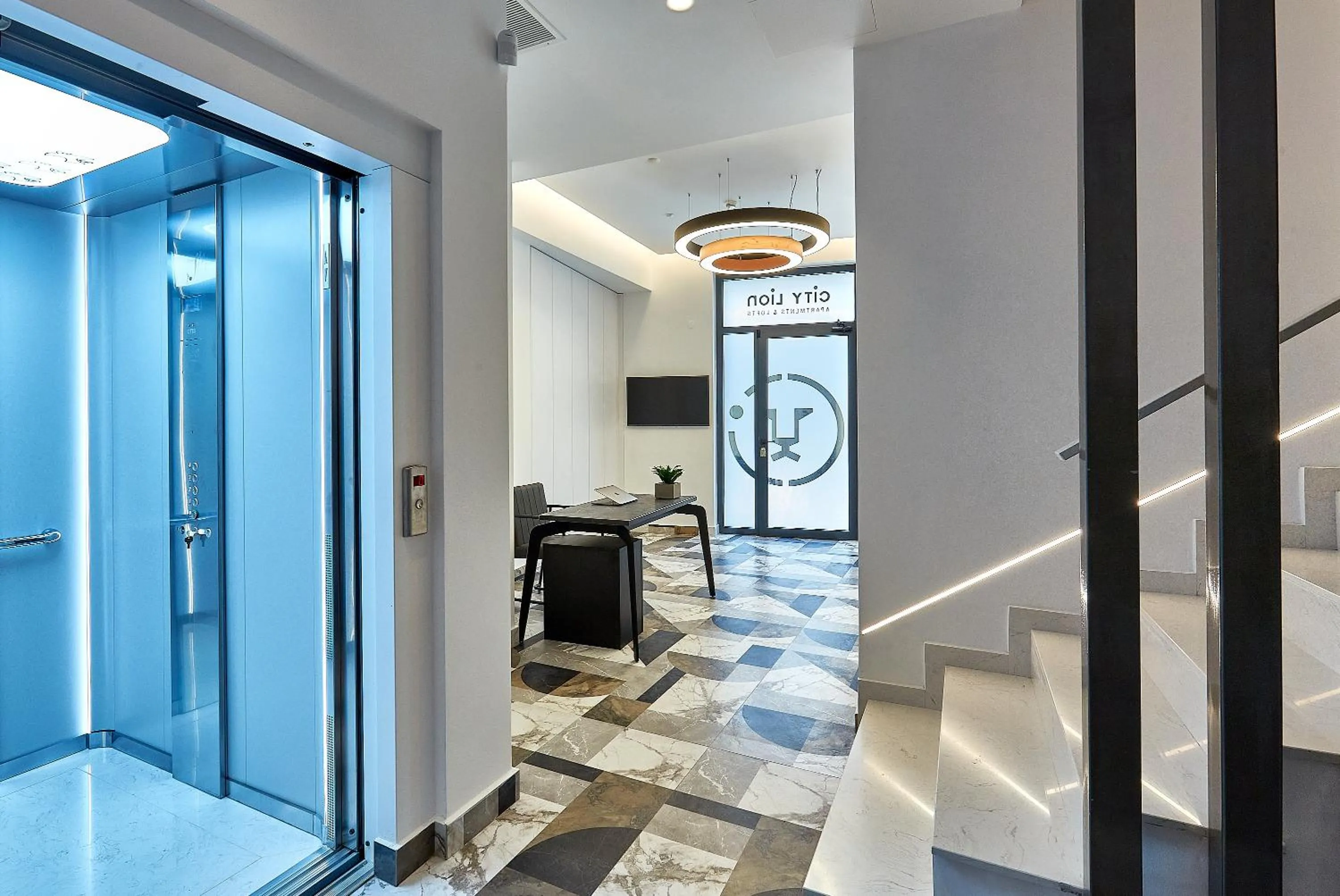 Lobby or reception in City Lion by Semavί