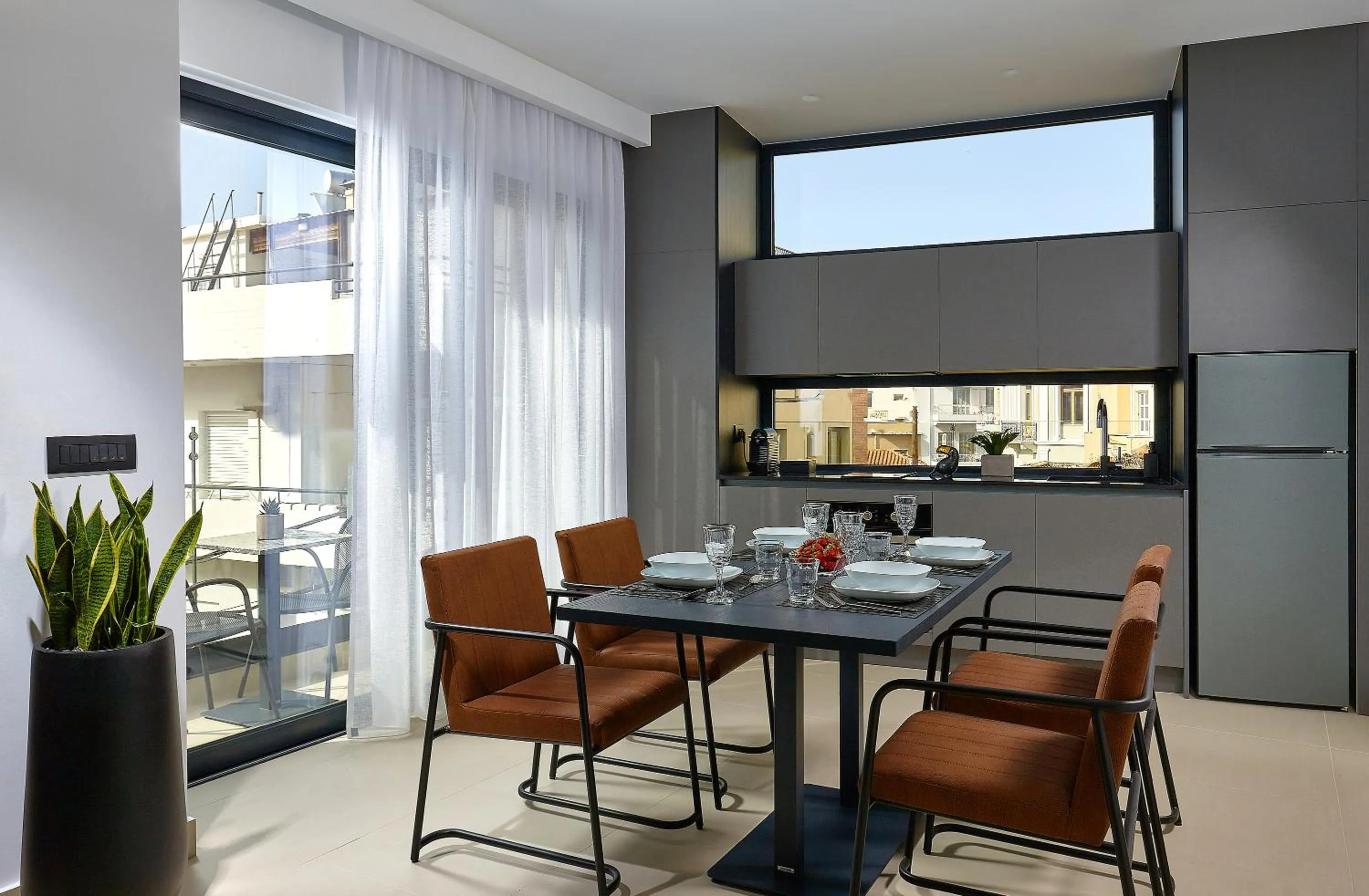 Kitchen or kitchenette in City Lion by Semavί