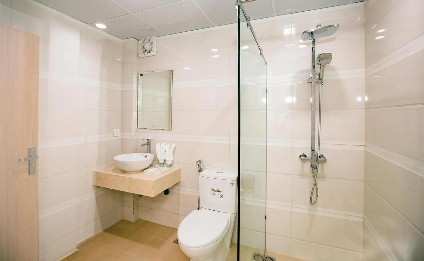 Bathroom in Hallo Hotel