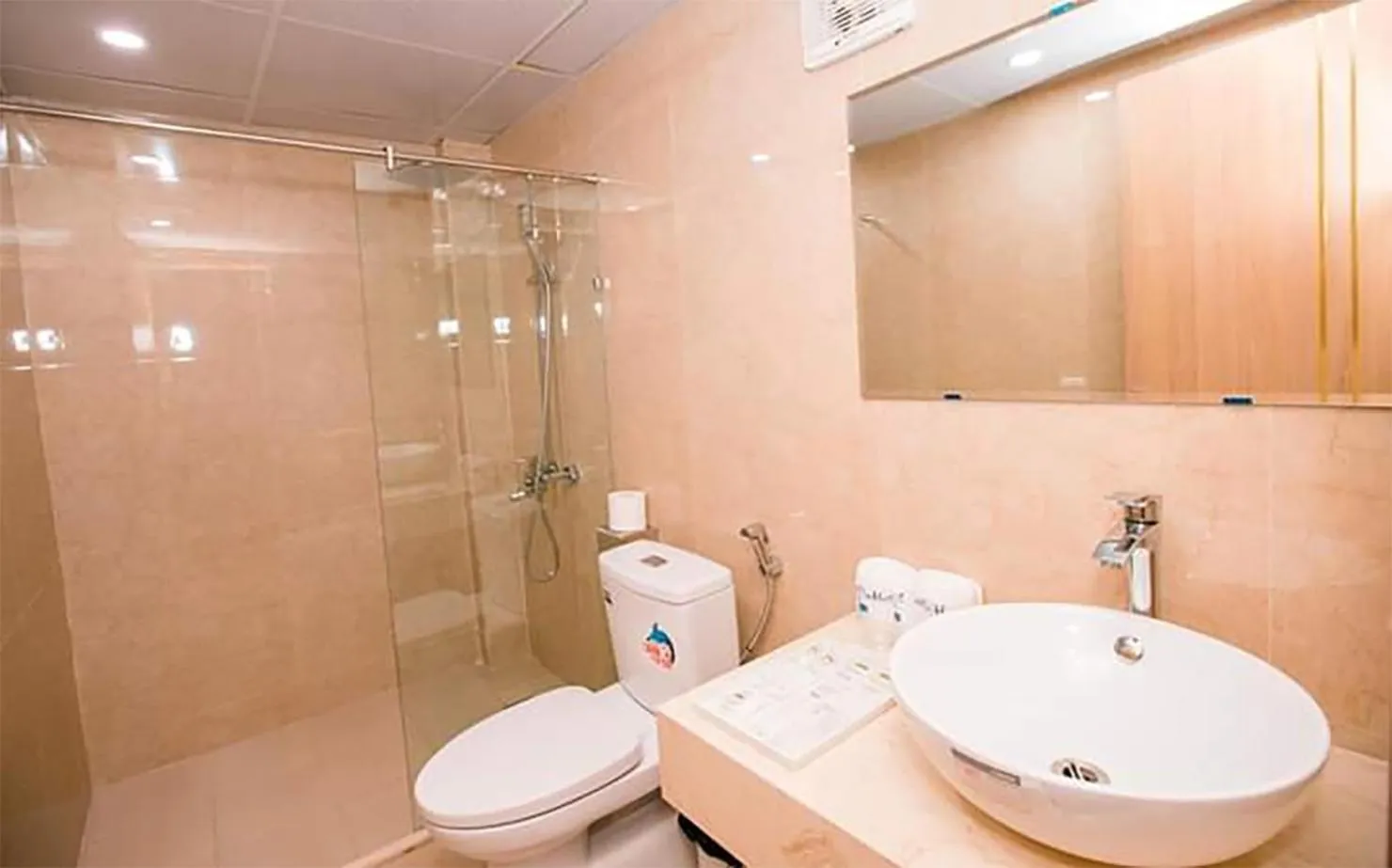 Bathroom in Hallo Hotel