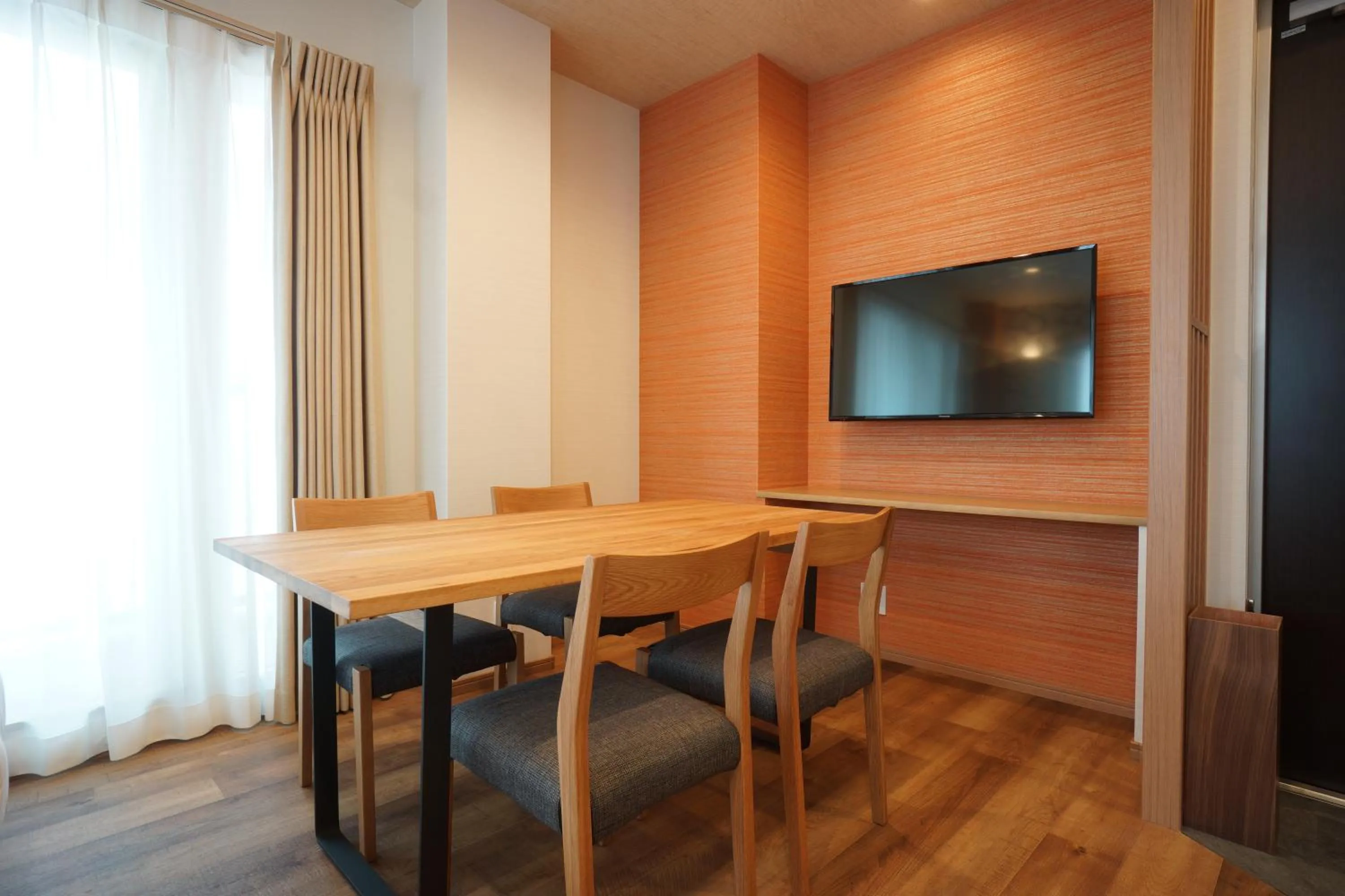 Dining area in WIRES HOTEL James zaka