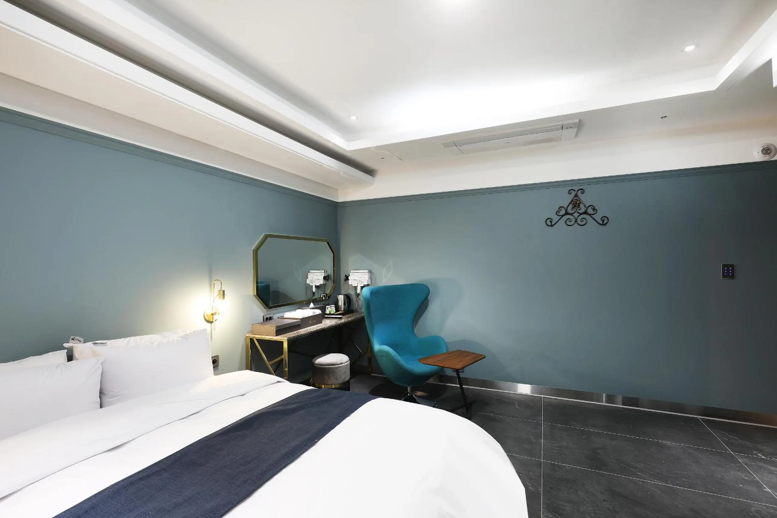 Bed in El Tower Hotel