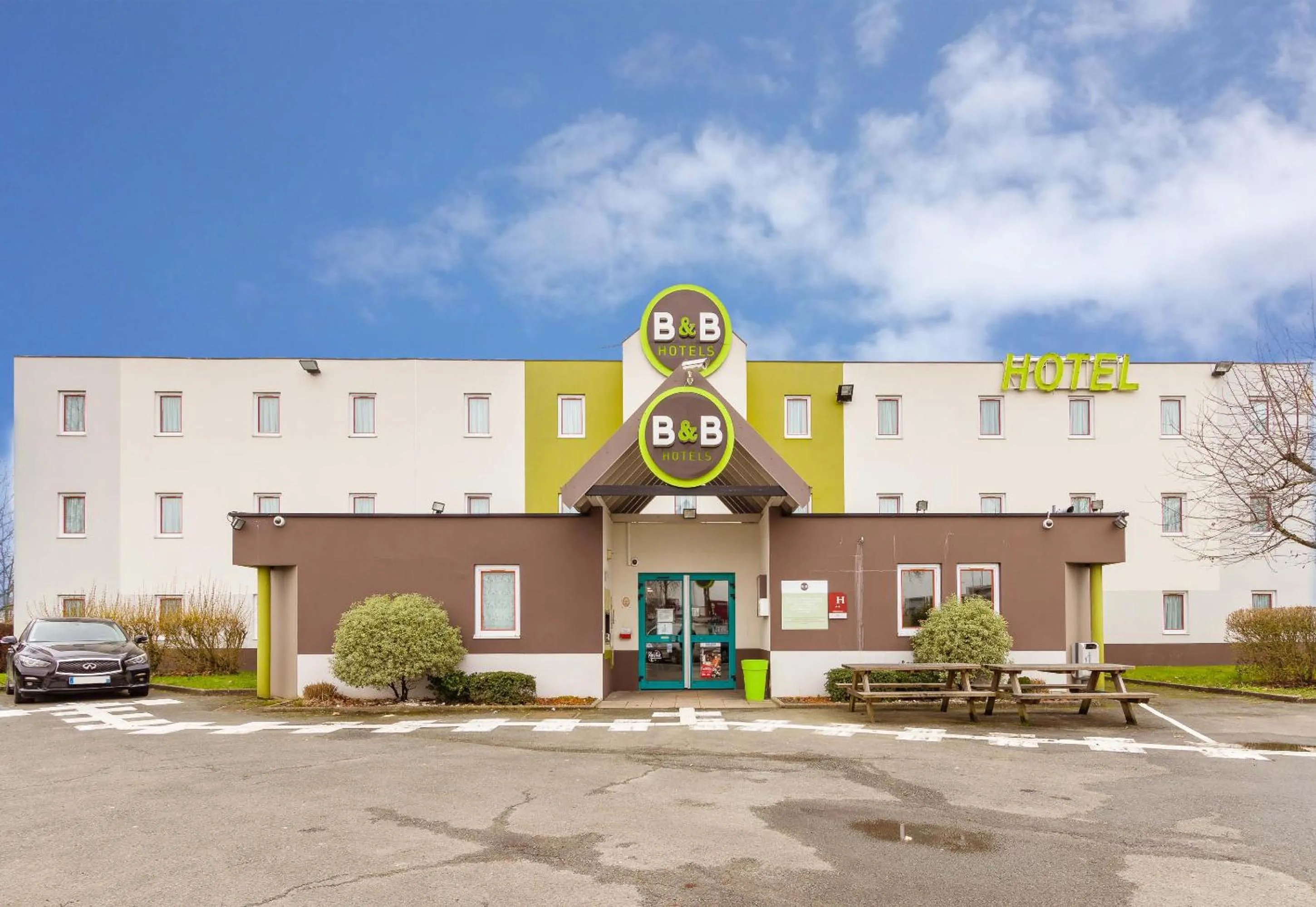 Property building in B&B HOTEL Tours Nord 2 La petite Arche