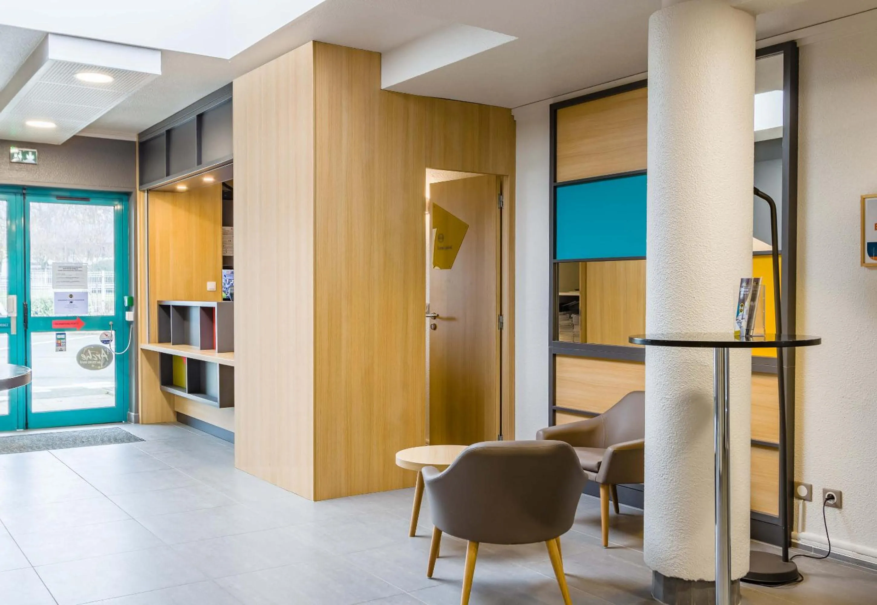 Lobby or reception in B&B HOTEL Tours Nord 2 La petite Arche