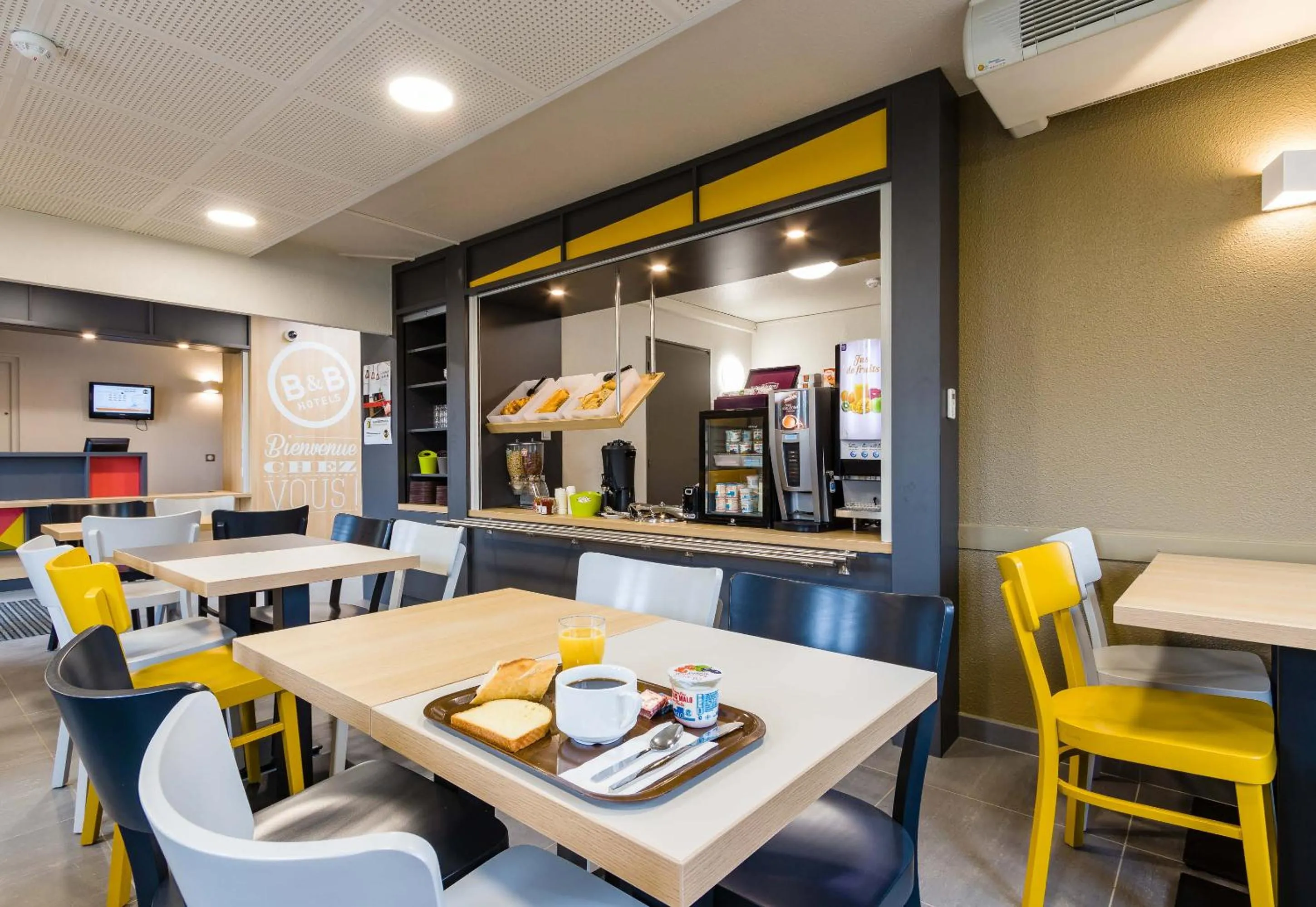 Restaurant/places to eat in B&B HOTEL Tours Nord 2 La petite Arche