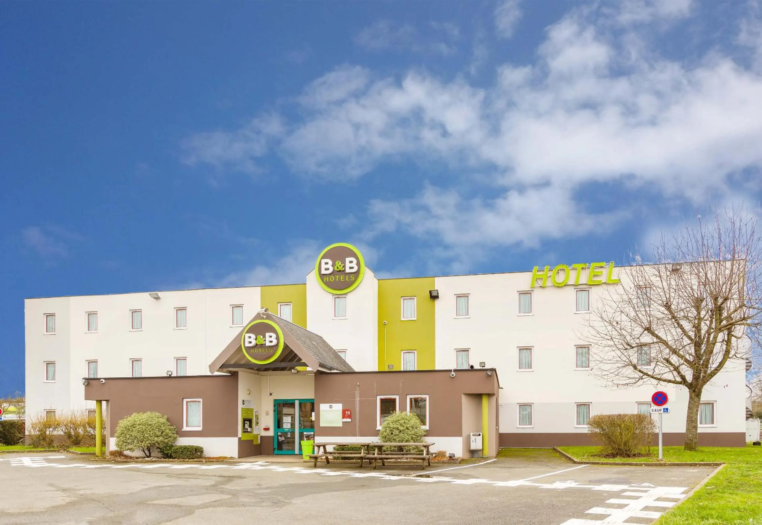 Property building in B&B HOTEL Tours Nord 2 La petite Arche