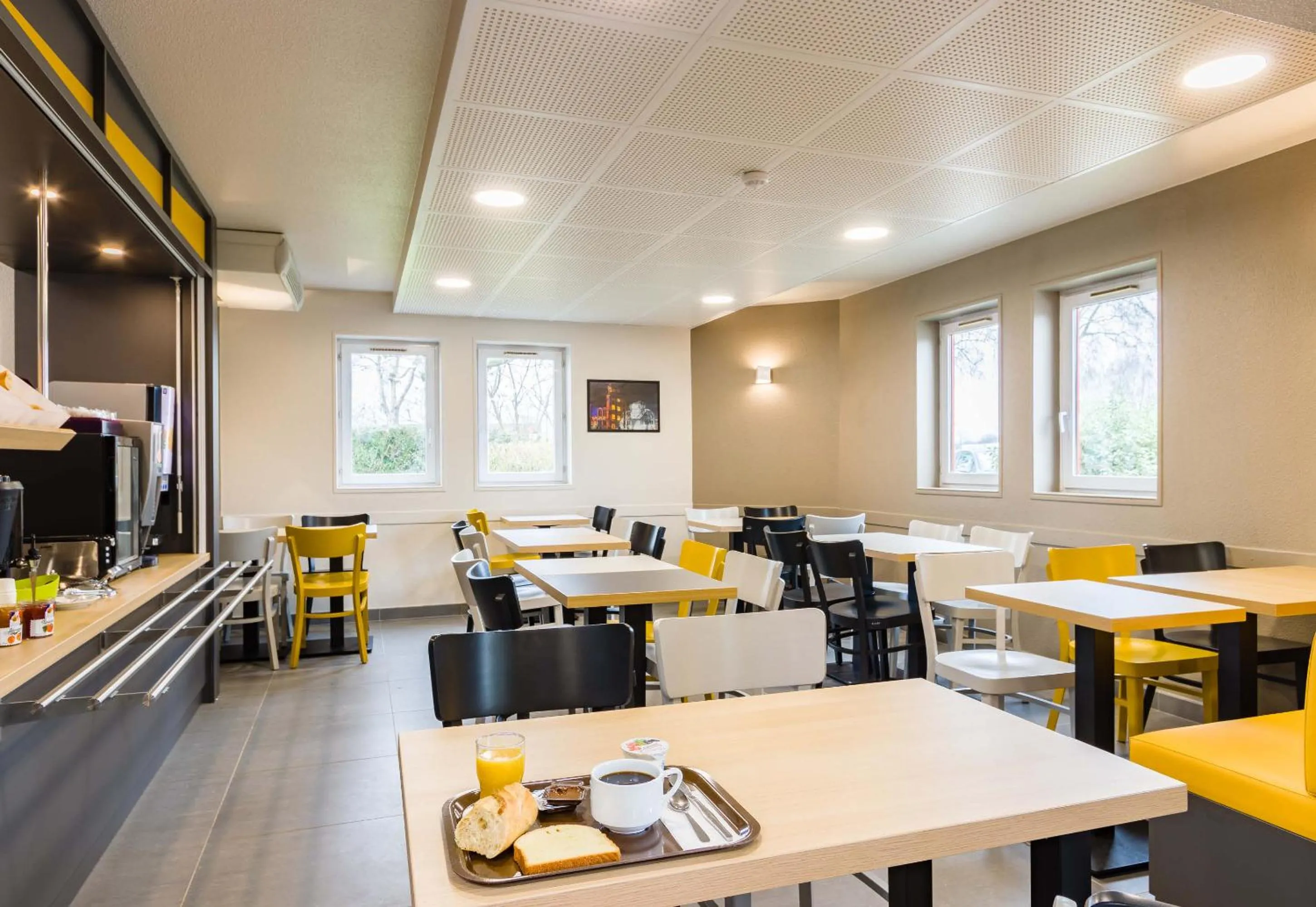 Restaurant/places to eat in B&B HOTEL Tours Nord 2 La petite Arche