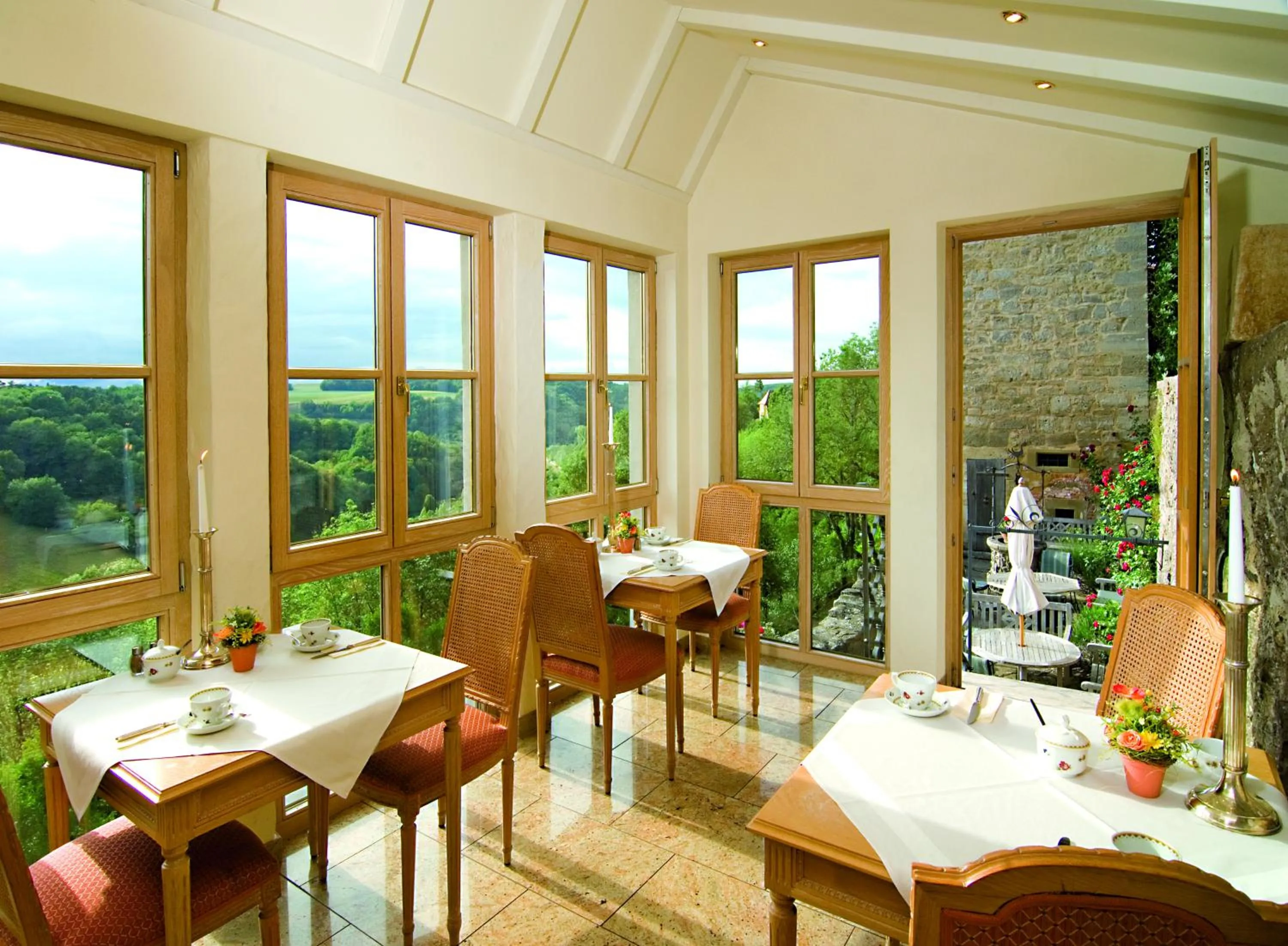 Restaurant/places to eat in Burghotel