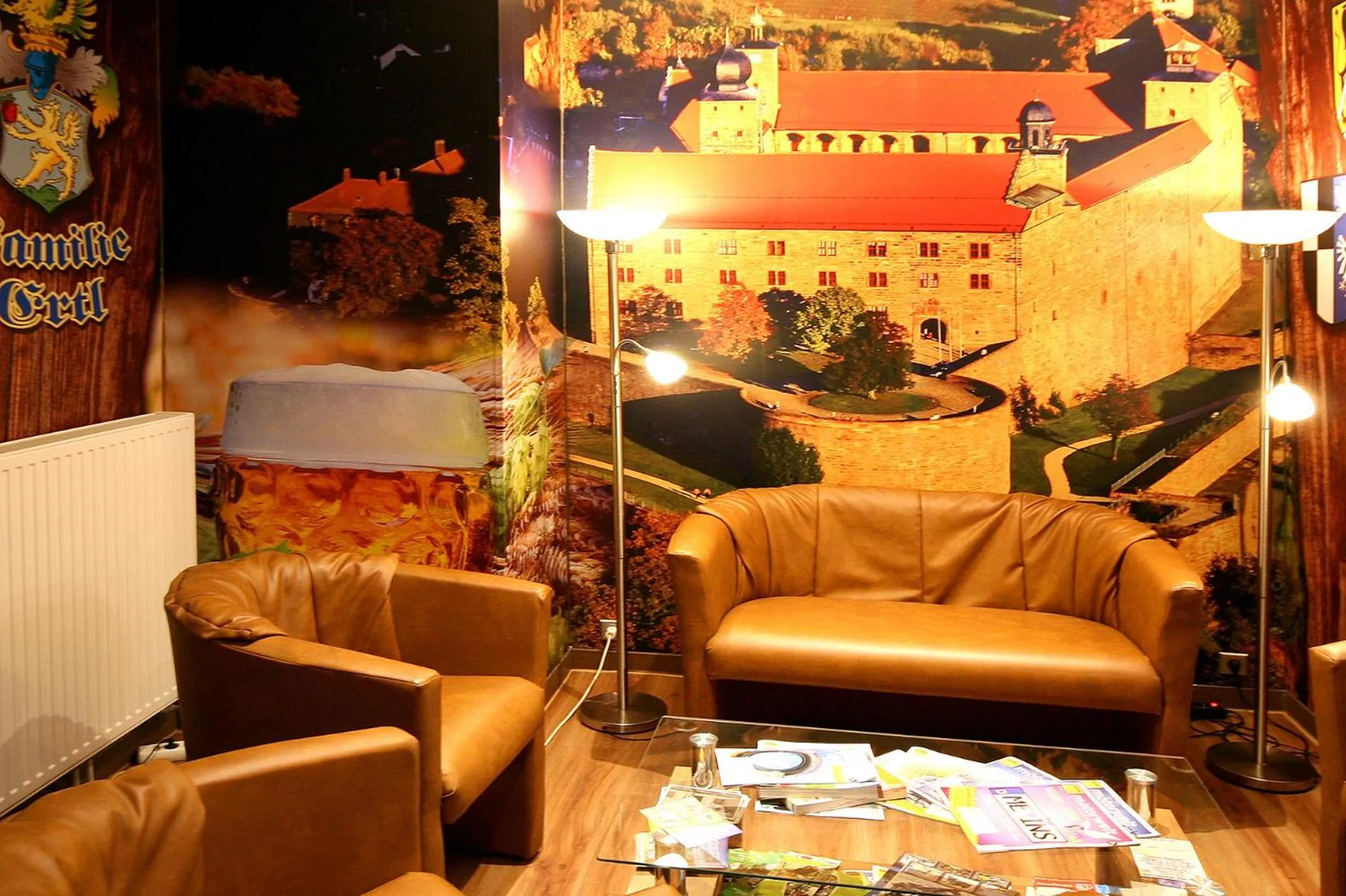 Communal lounge/ TV room in Hotel Ertl