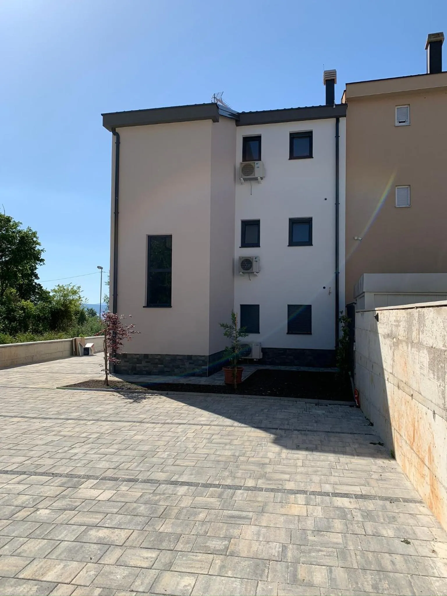 Property building in Apartman Polje