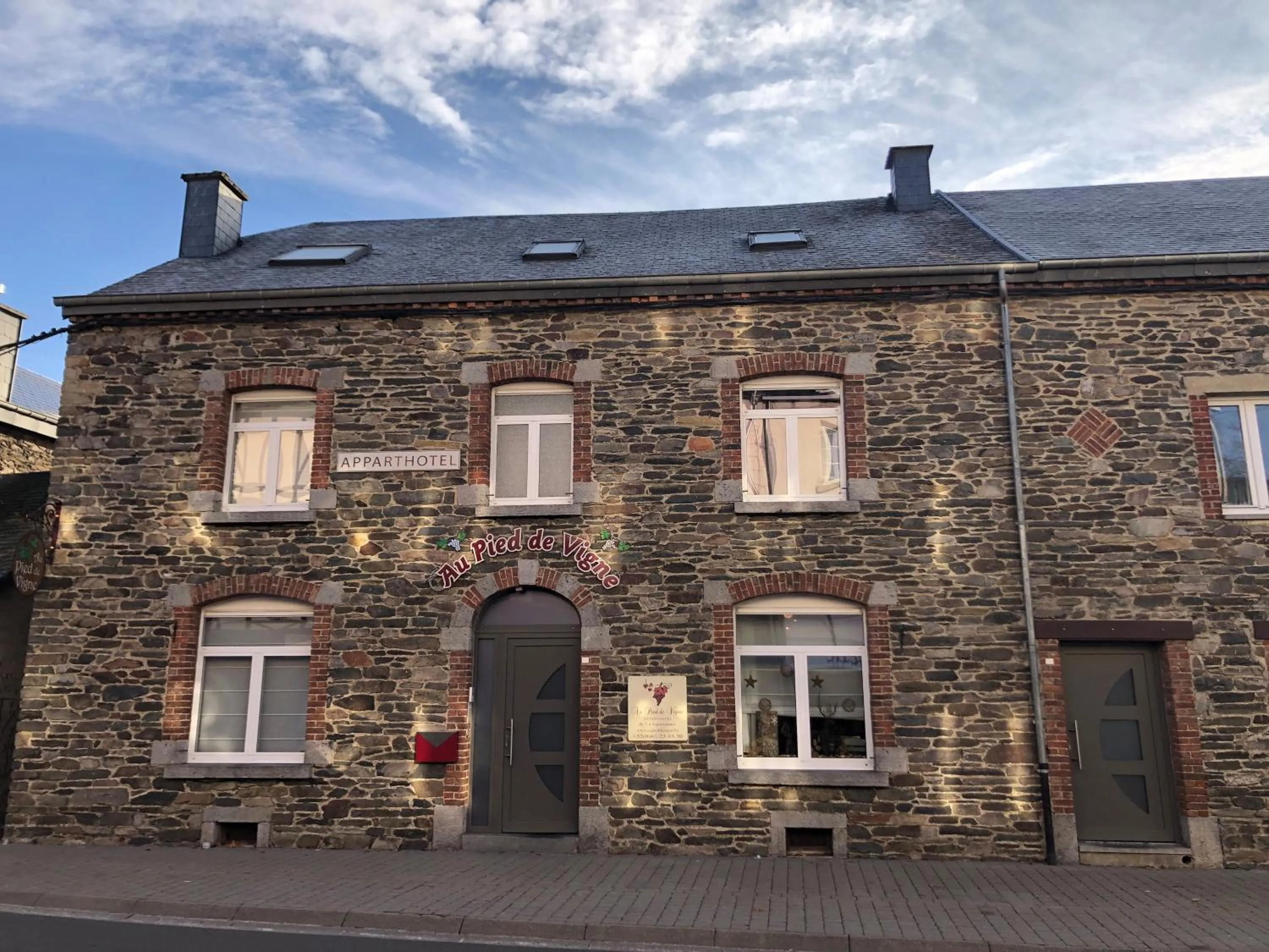 Property building in Appart Hotel Au Pied de Vigne