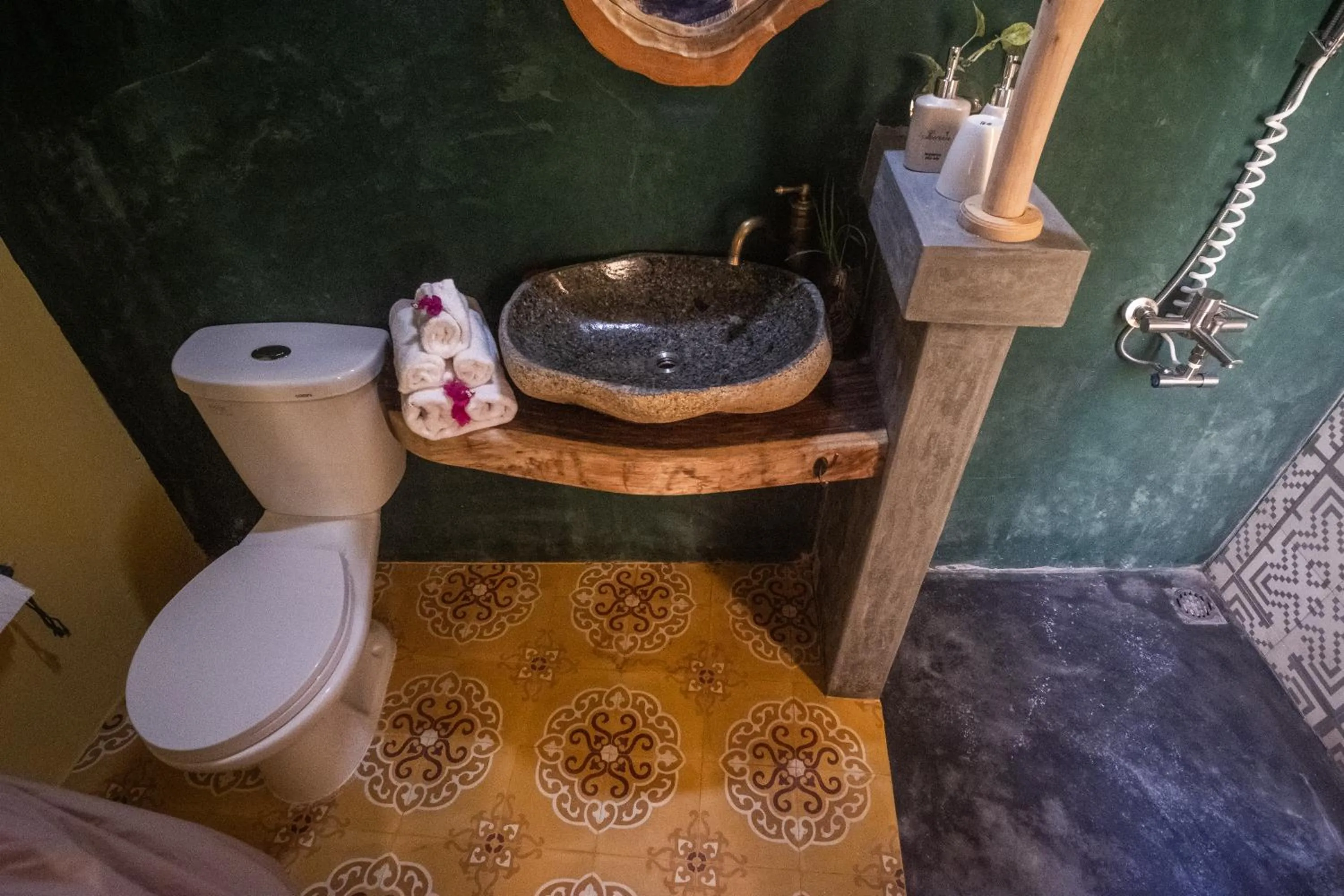 Toilet in Leranda Homestay