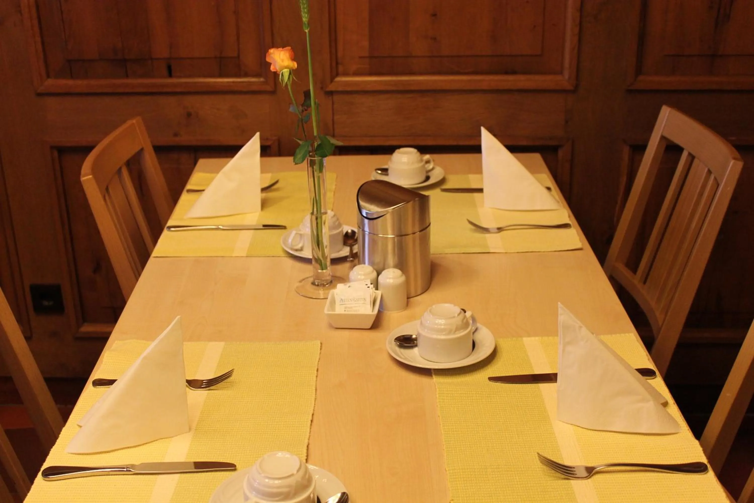 Restaurant/places to eat in Hotel Petzengarten