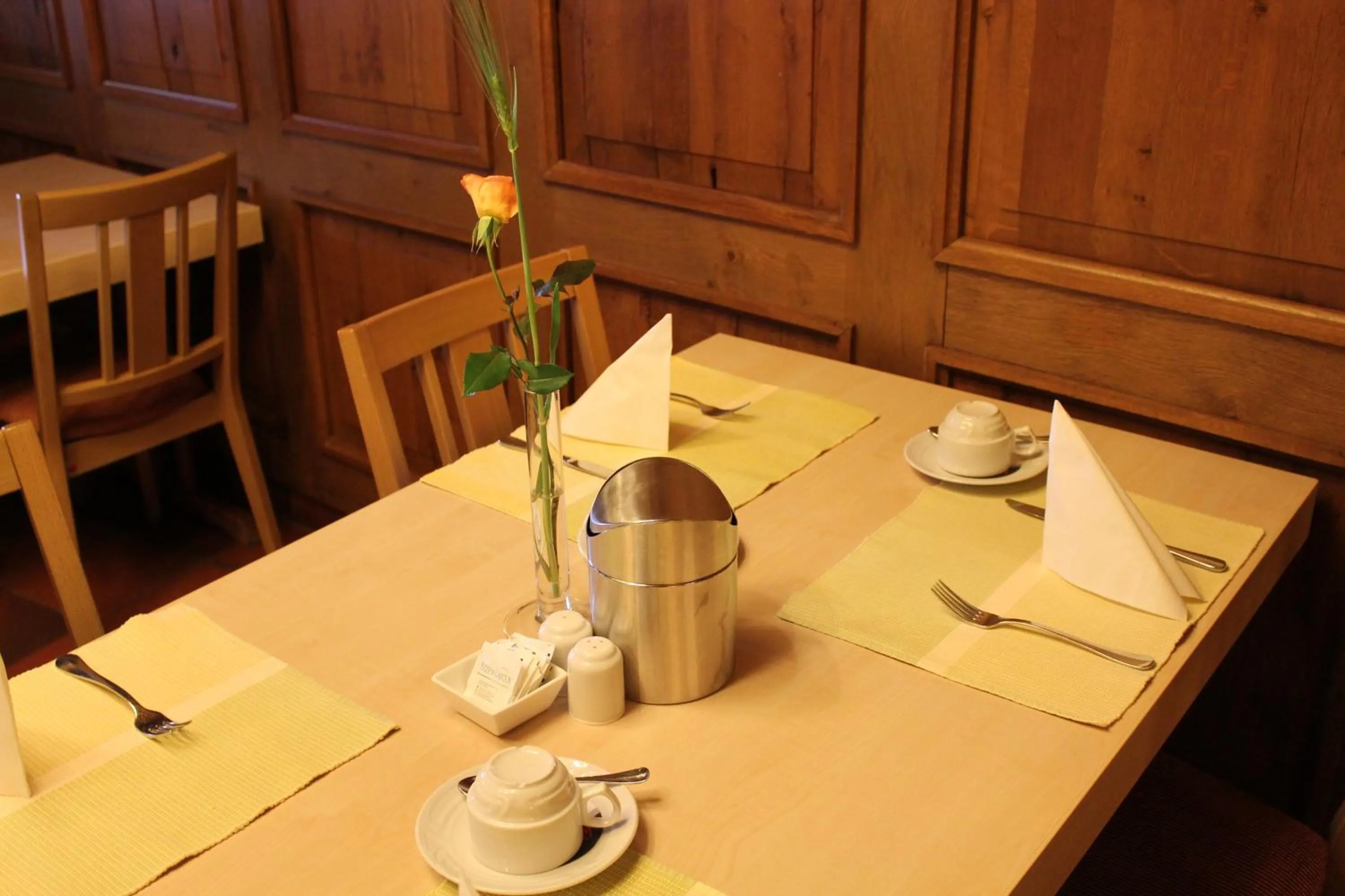 Restaurant/places to eat in Hotel Petzengarten