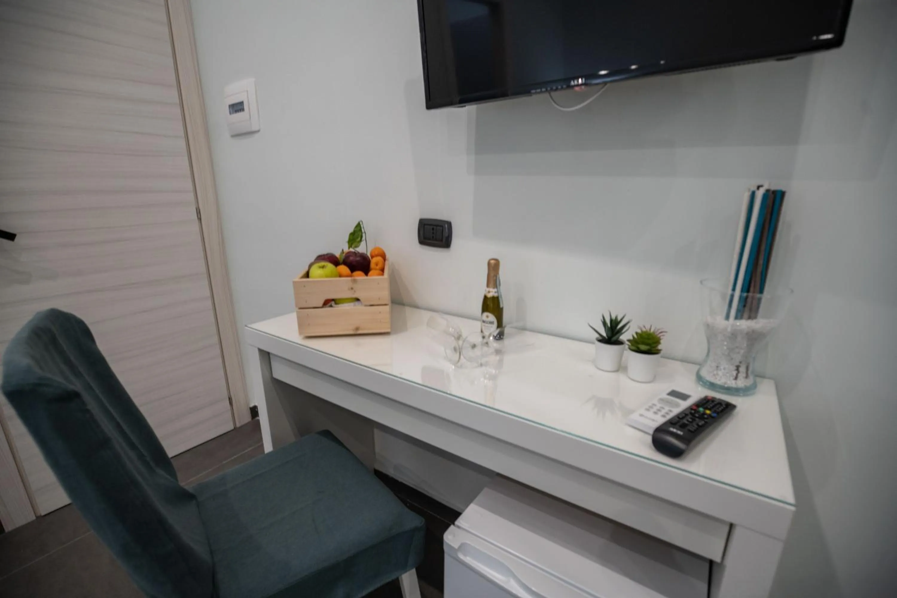 TV and multimedia in Doria Suites Napoli