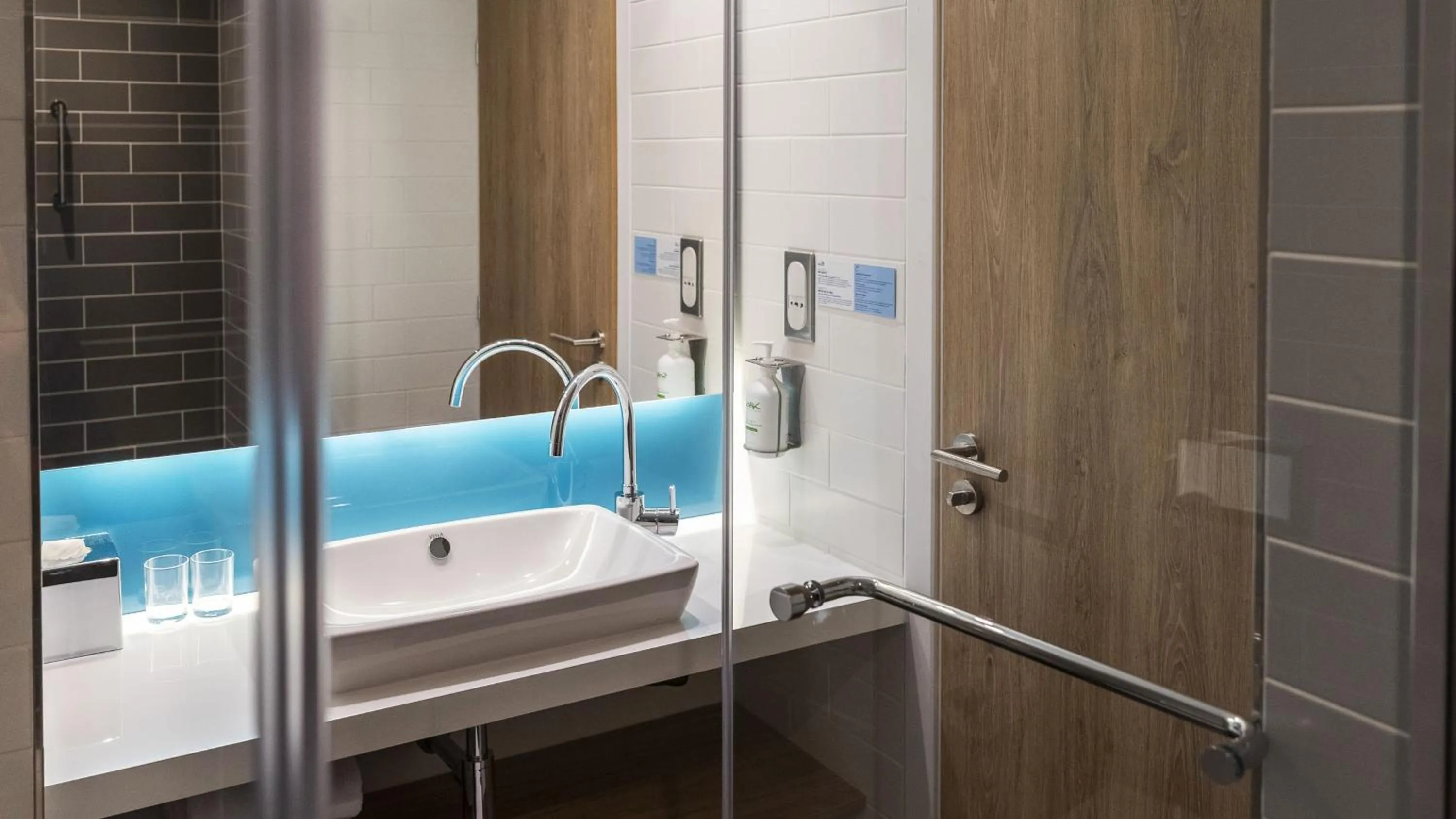 Bathroom in Holiday Inn Express - Nice - Grand Arenas by IHG