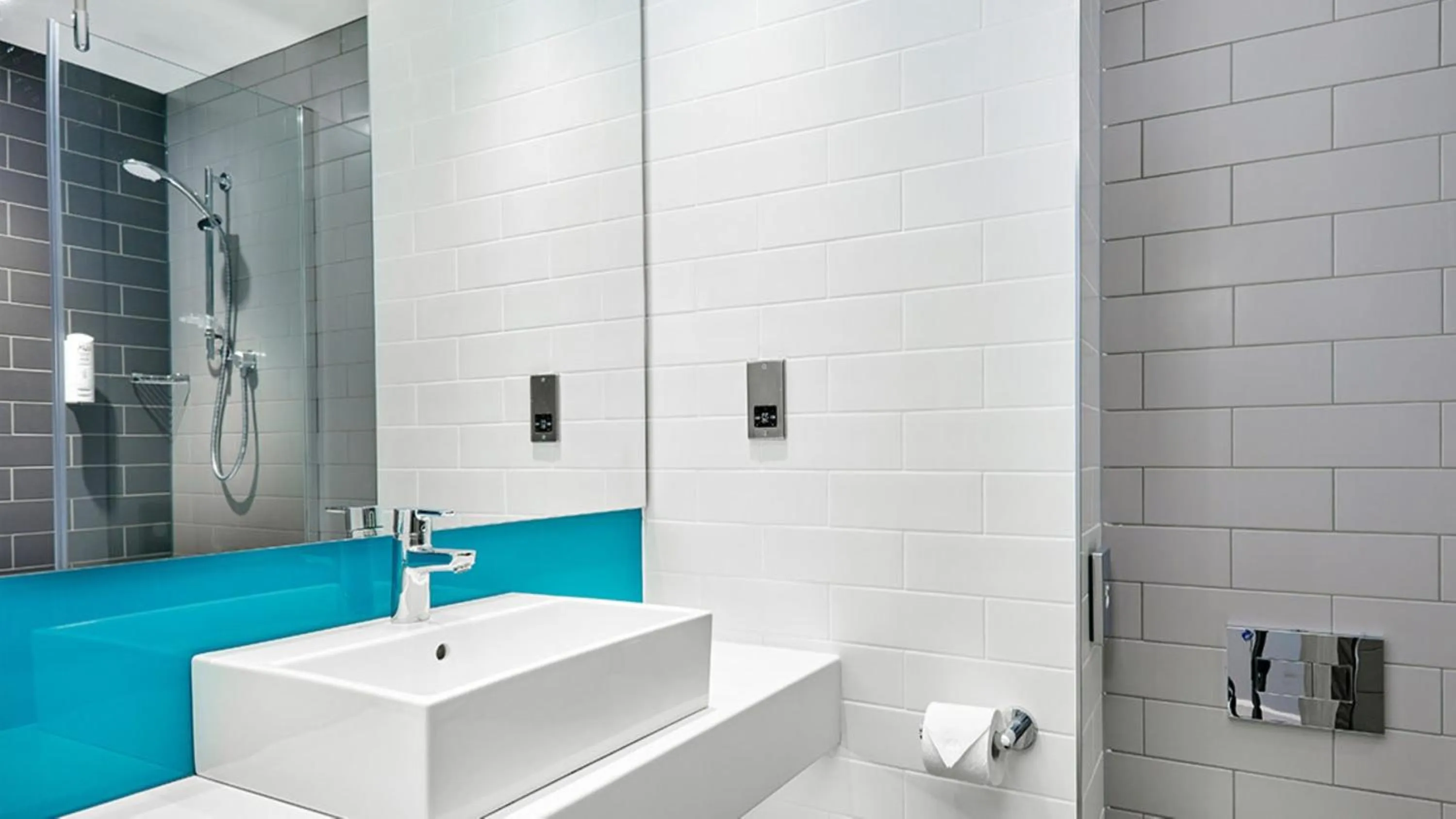 Photo of the whole room in Holiday Inn Express - Nice - Grand Arenas by IHG