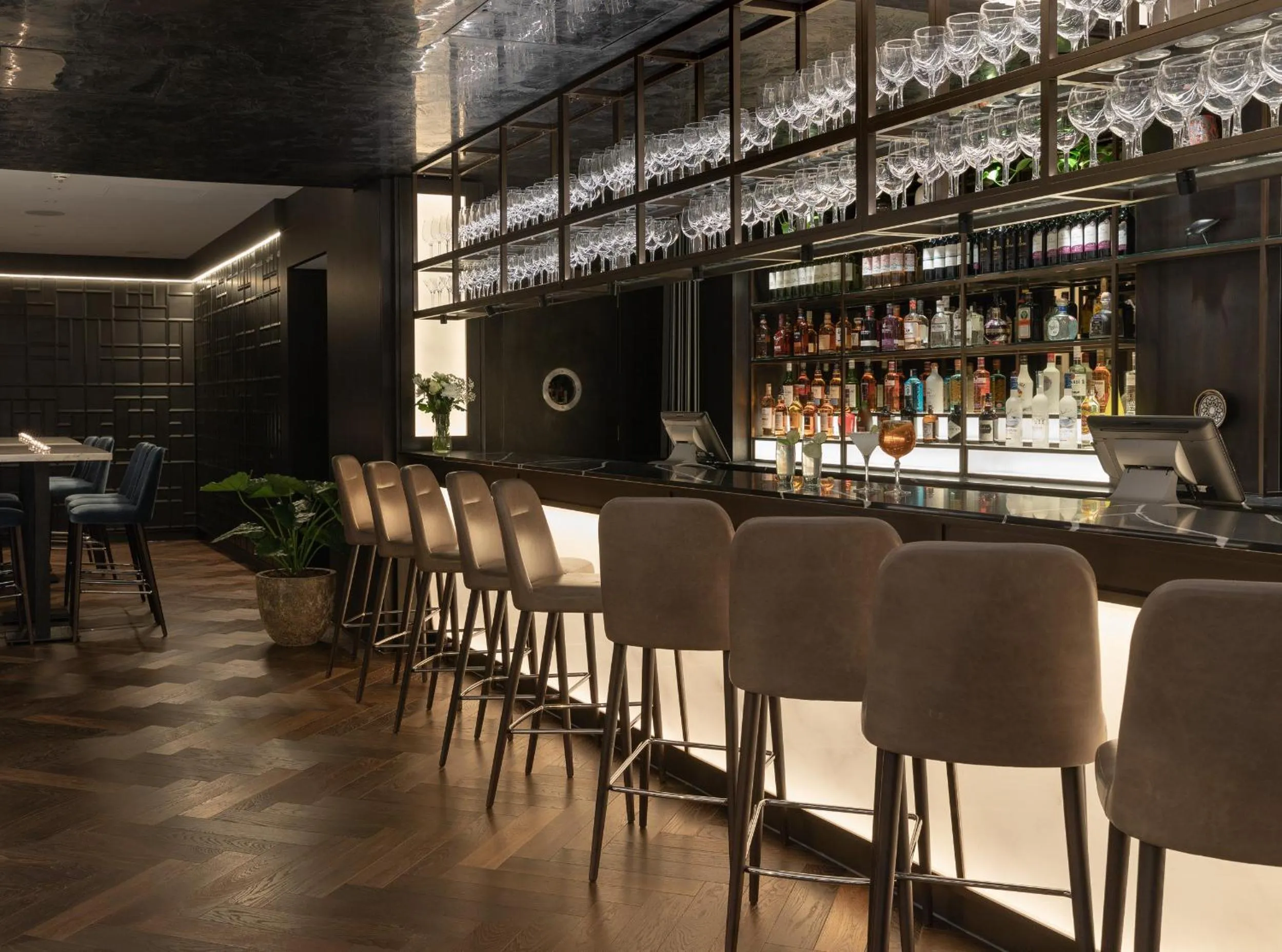 Lounge or bar in voco Edinburgh - Haymarket by IHG