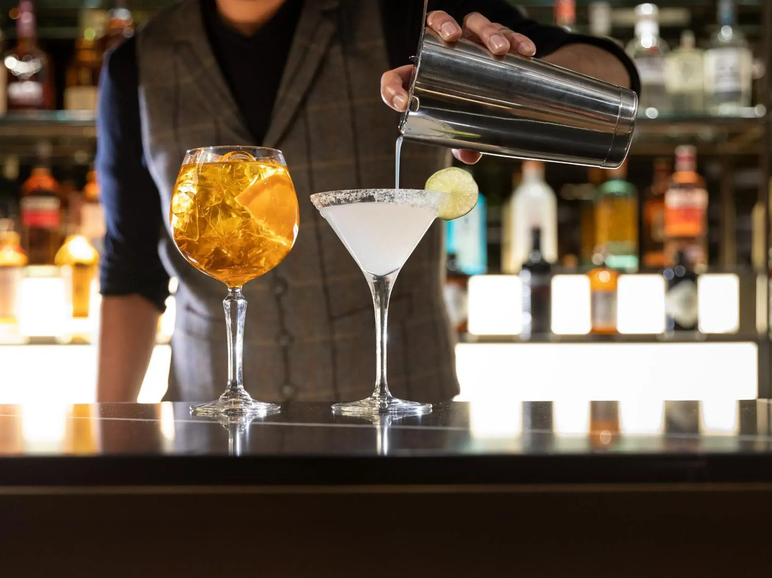 Lounge or bar in voco Edinburgh - Haymarket by IHG Lounge or bar in voco Edinburgh - Haymarket by IHG