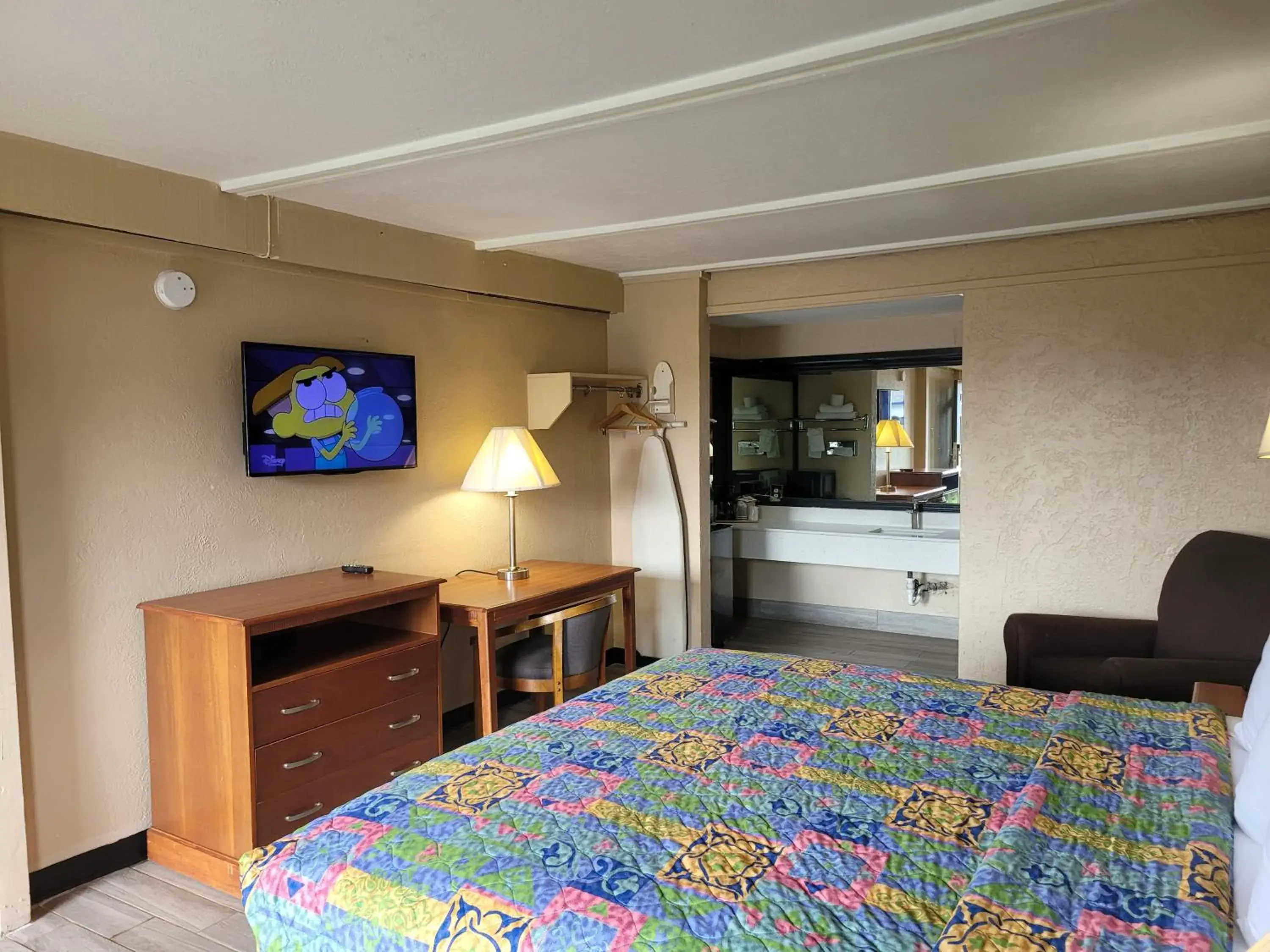 TV and multimedia, Bed in Stay Express Inn Athens TV and multimedia, Bed in Stay Express Inn Athens