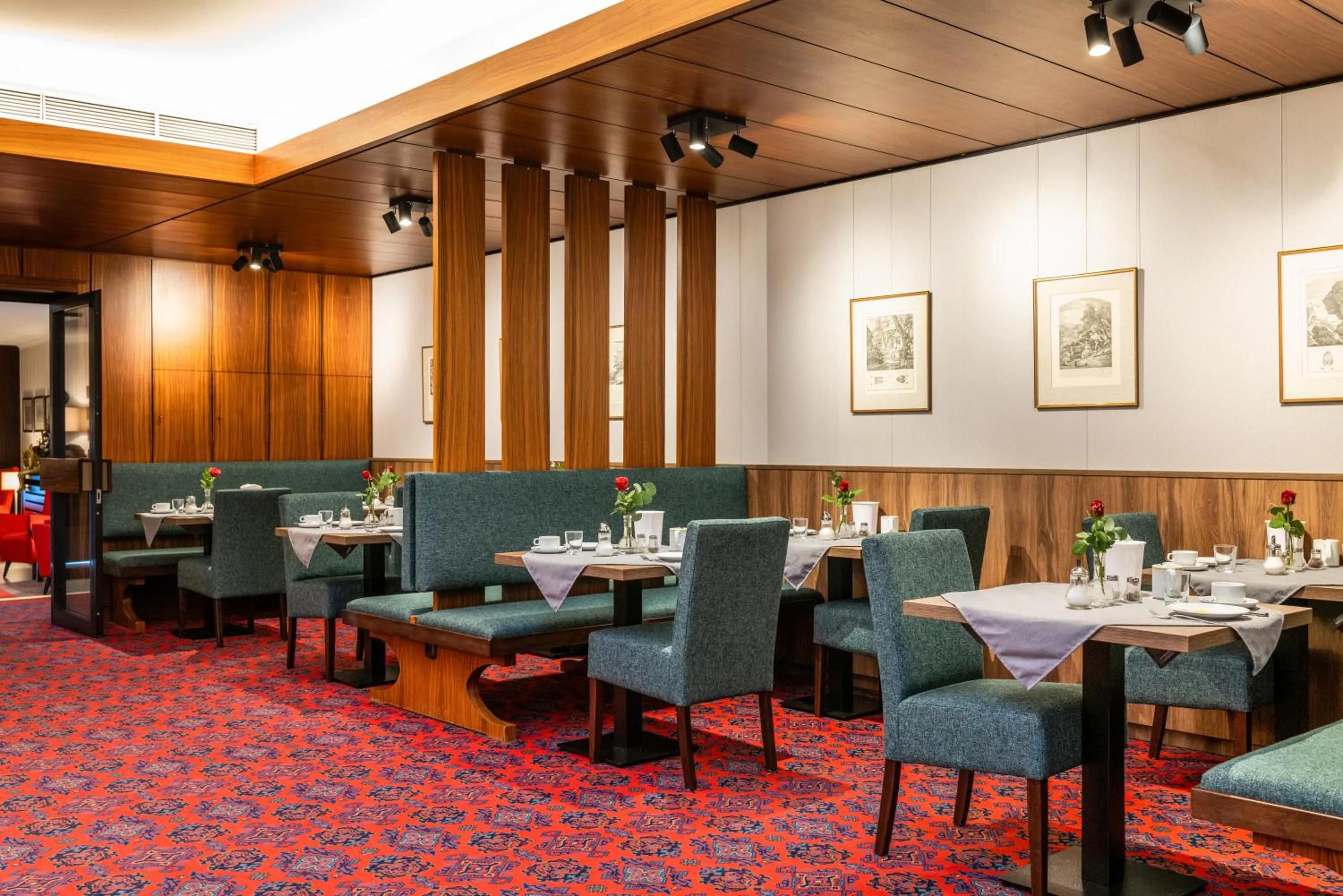 Breakfast in Hotel Goldener Hirsch