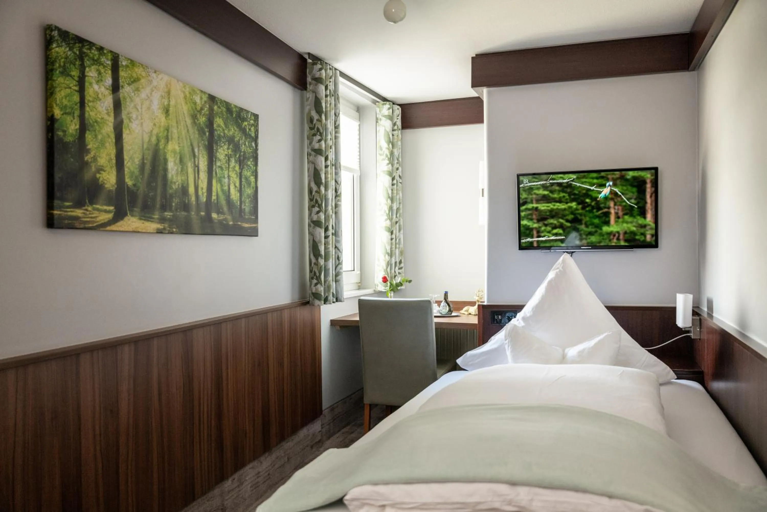 Photo of the whole room, Bed in Hotel Goldener Hirsch