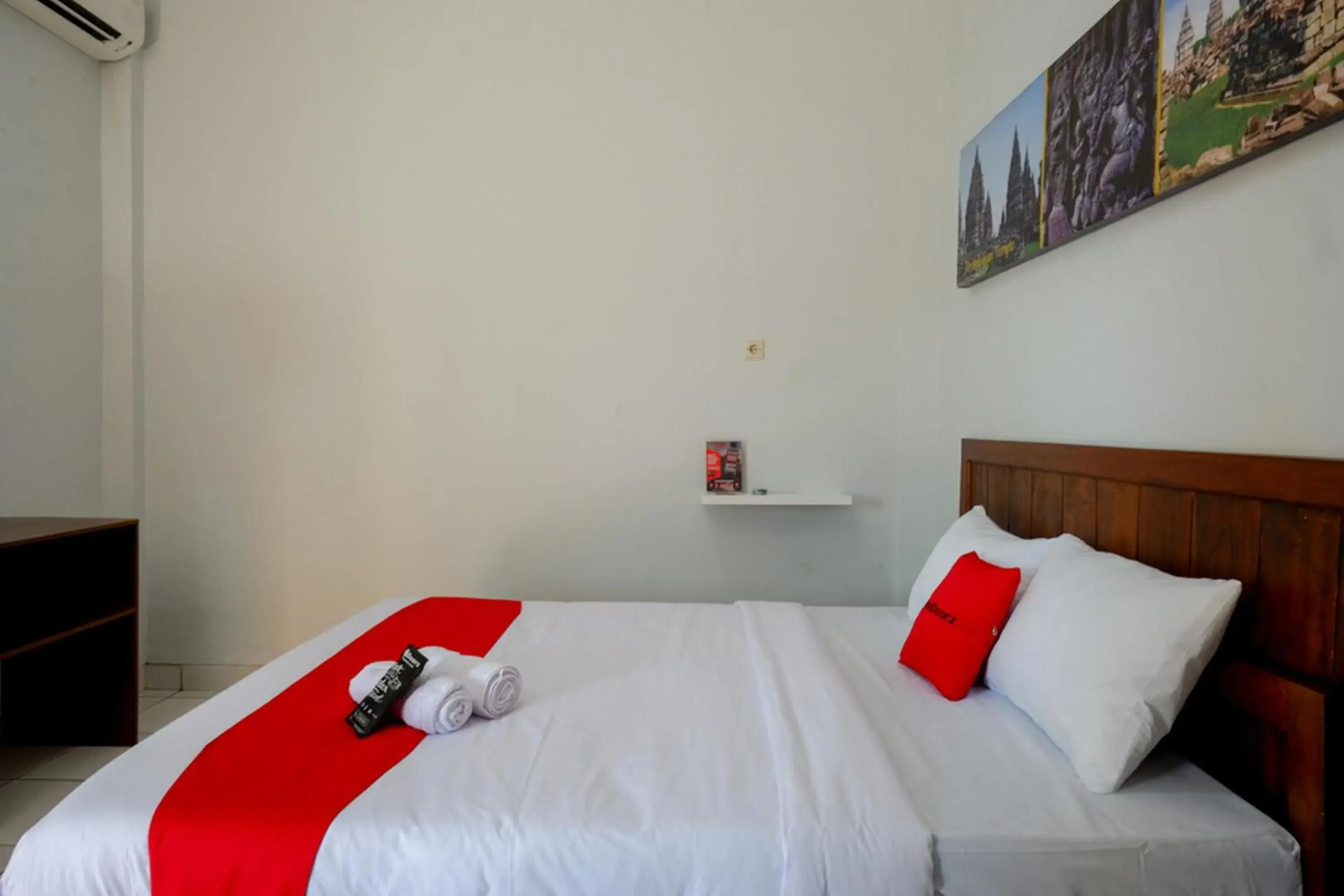 Bed in RedDoorz near Padang Golf Adisucipto