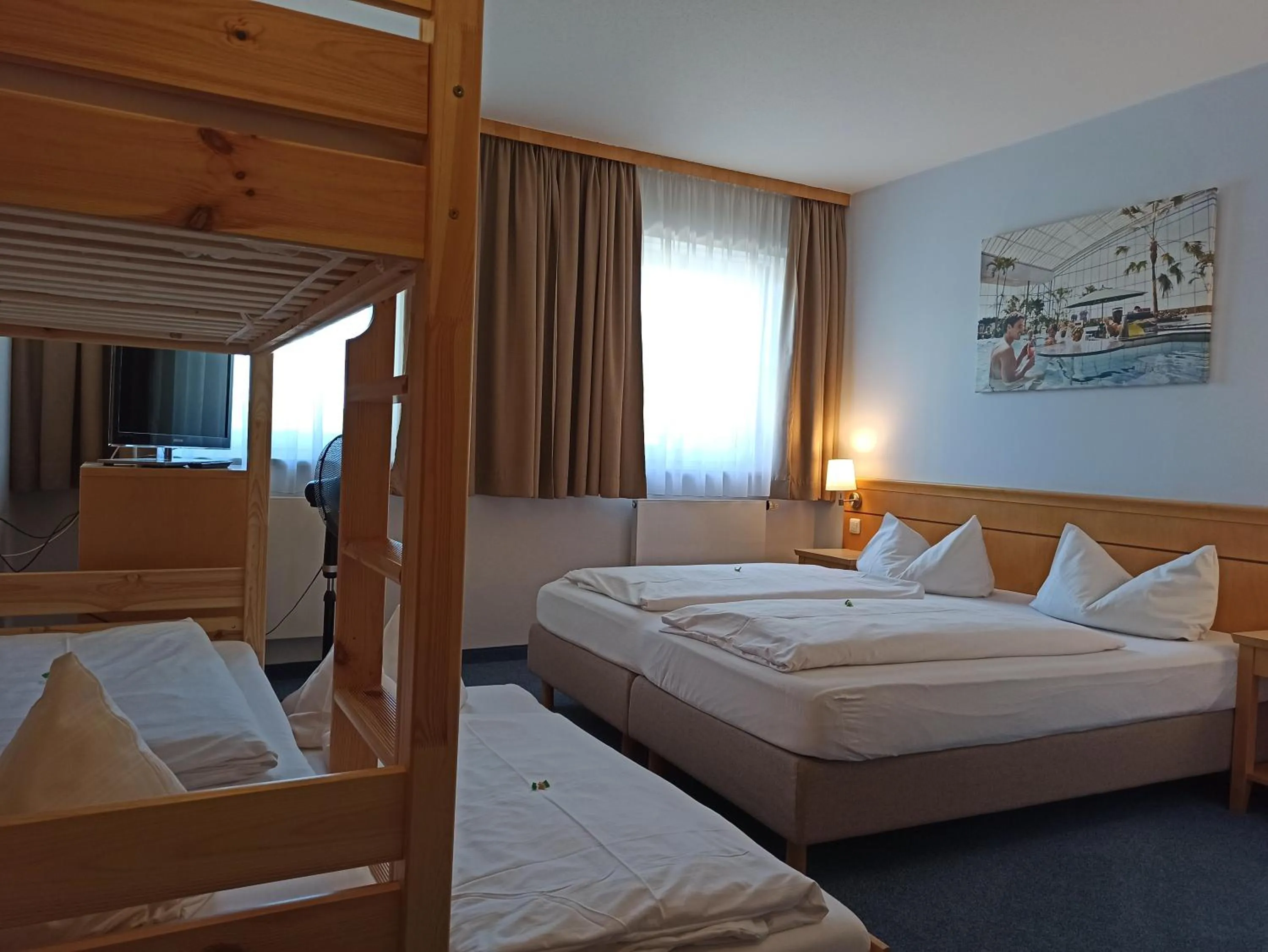 Photo of the whole room, Bed in Familienhotel nahe der Therme Erding