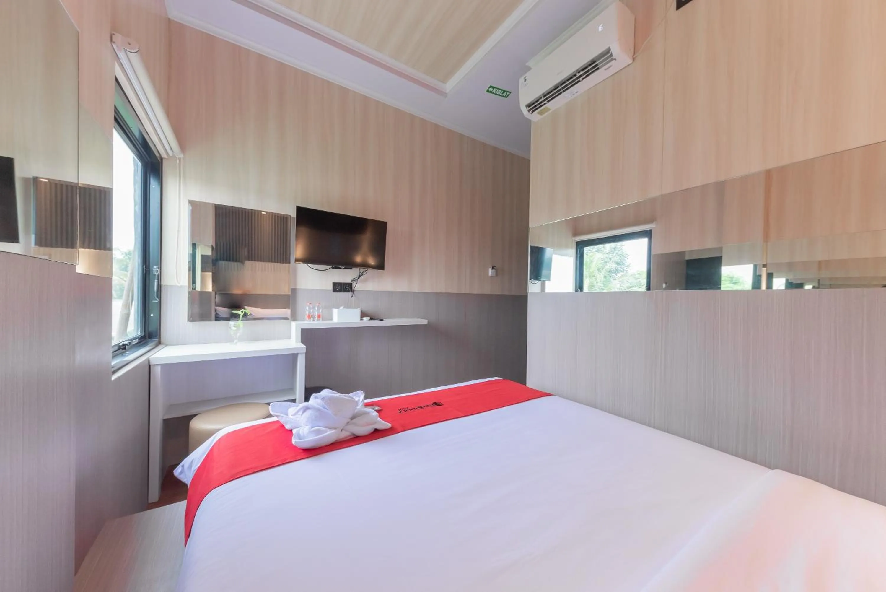 Bedroom, Bed in RedDoorz near Exit Toll Sirkuit Sentul