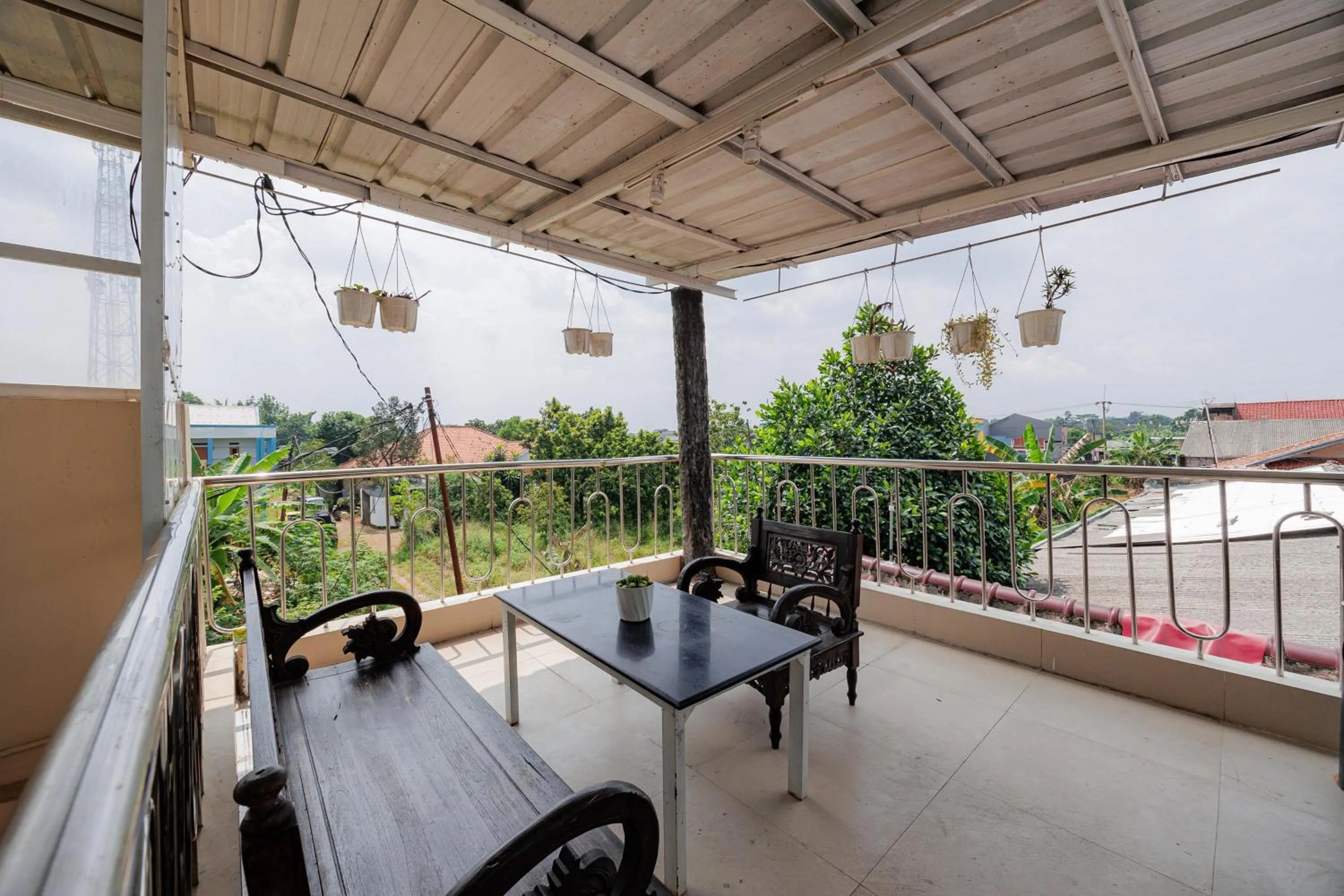 Seating area in RedDoorz near Exit Toll Sirkuit Sentul